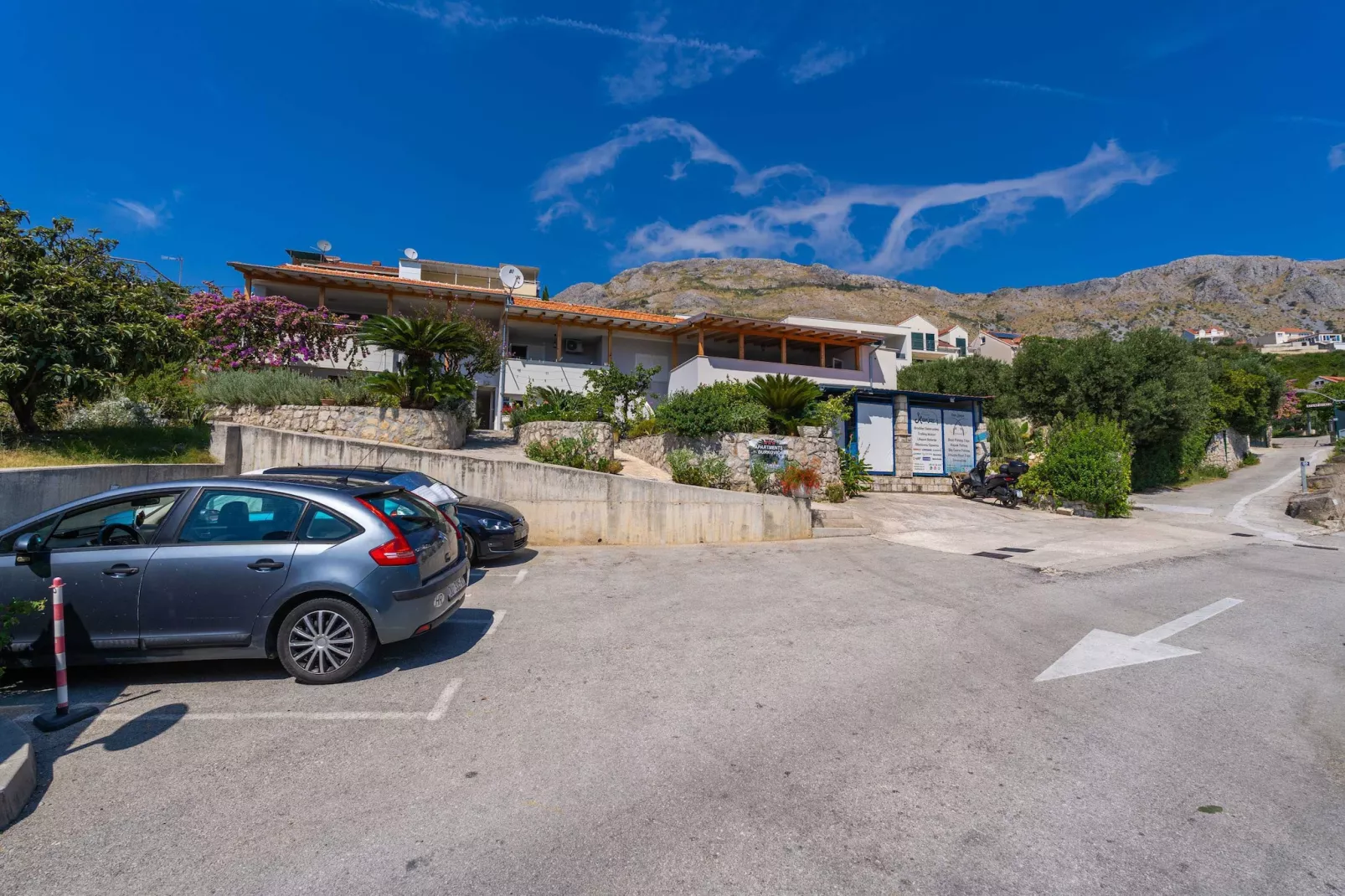 Apartments Djurkovic - Deluxe One-Bedroom Apartment with Balcony and Garden View-Outdoor