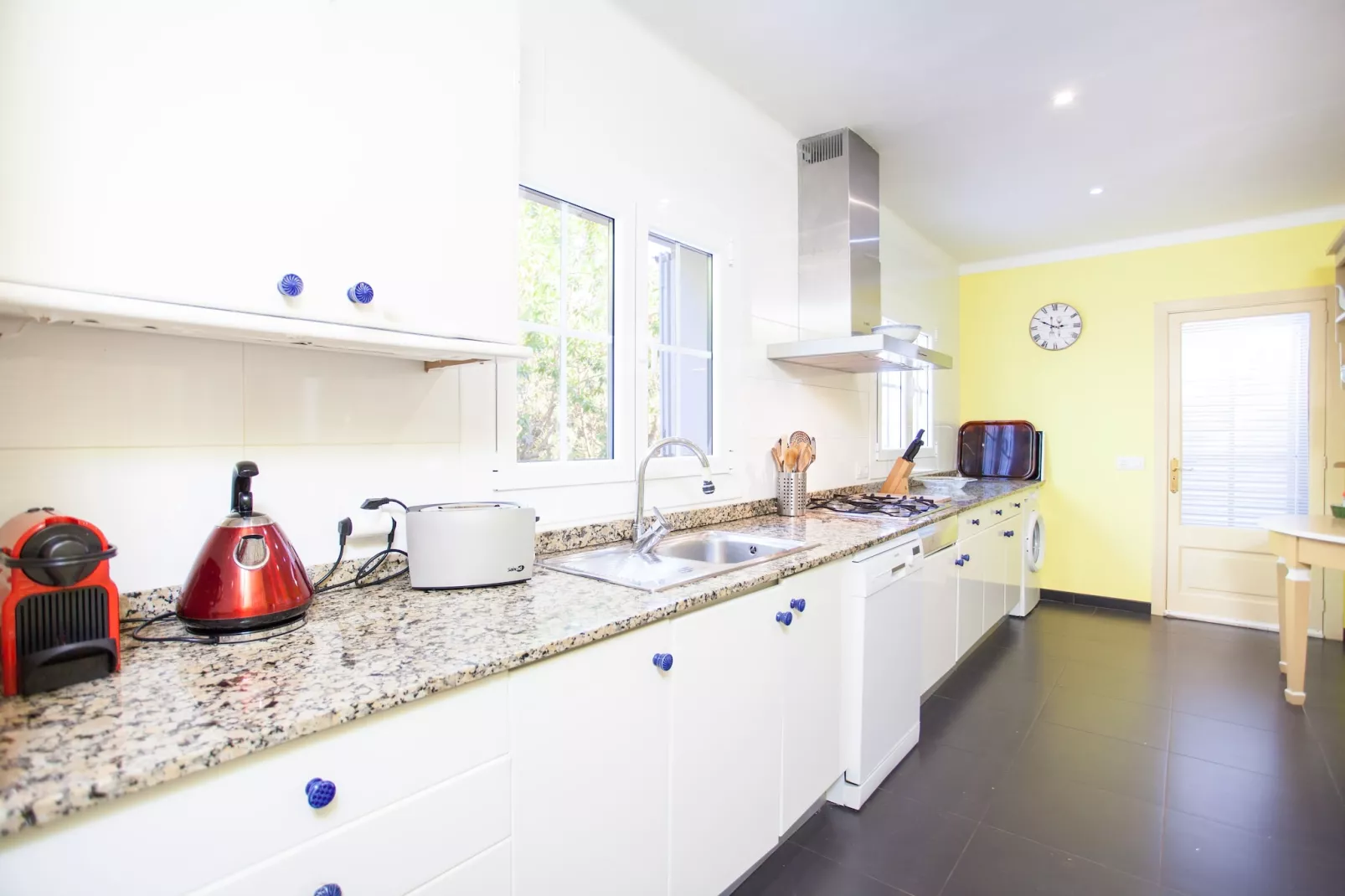 Villa Romana Bonaire-Kitchen