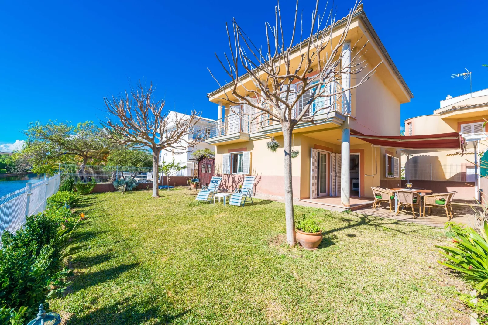 Villa Rosa-Image-tags.