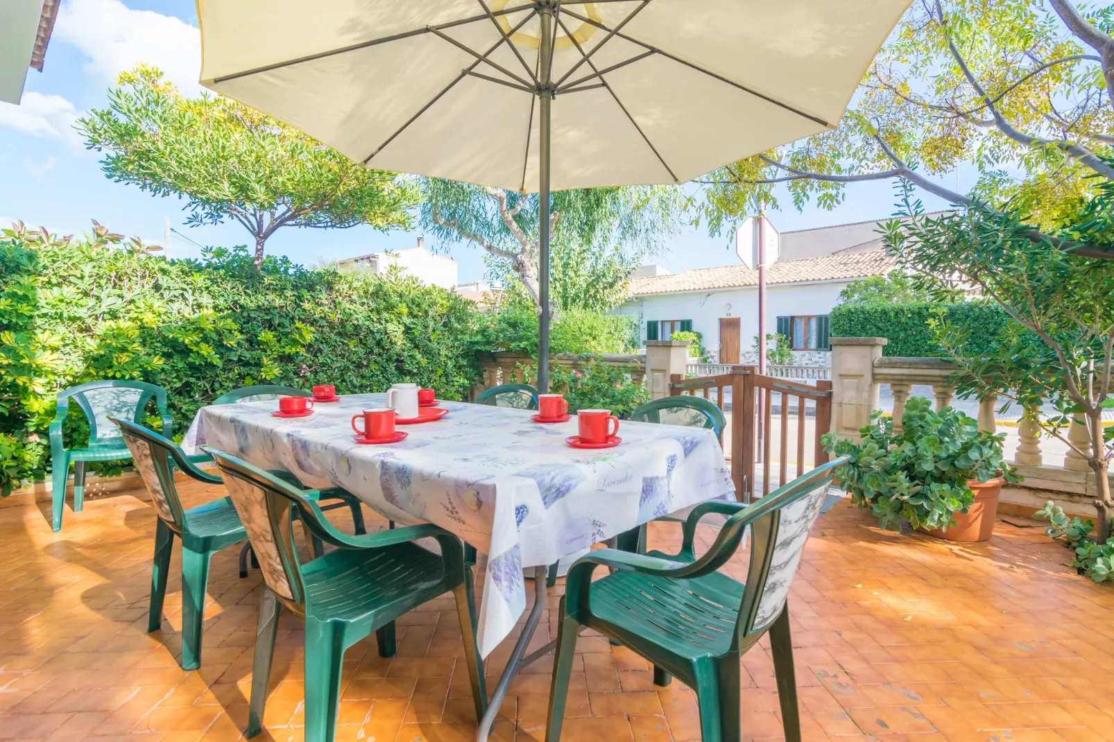 Los Geranios-Exterior summer