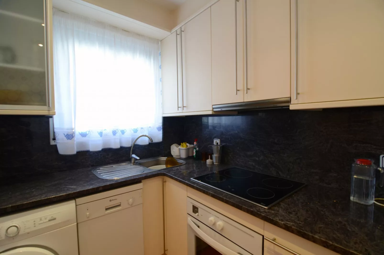 ROCAMAURA III 3-6-Kitchen