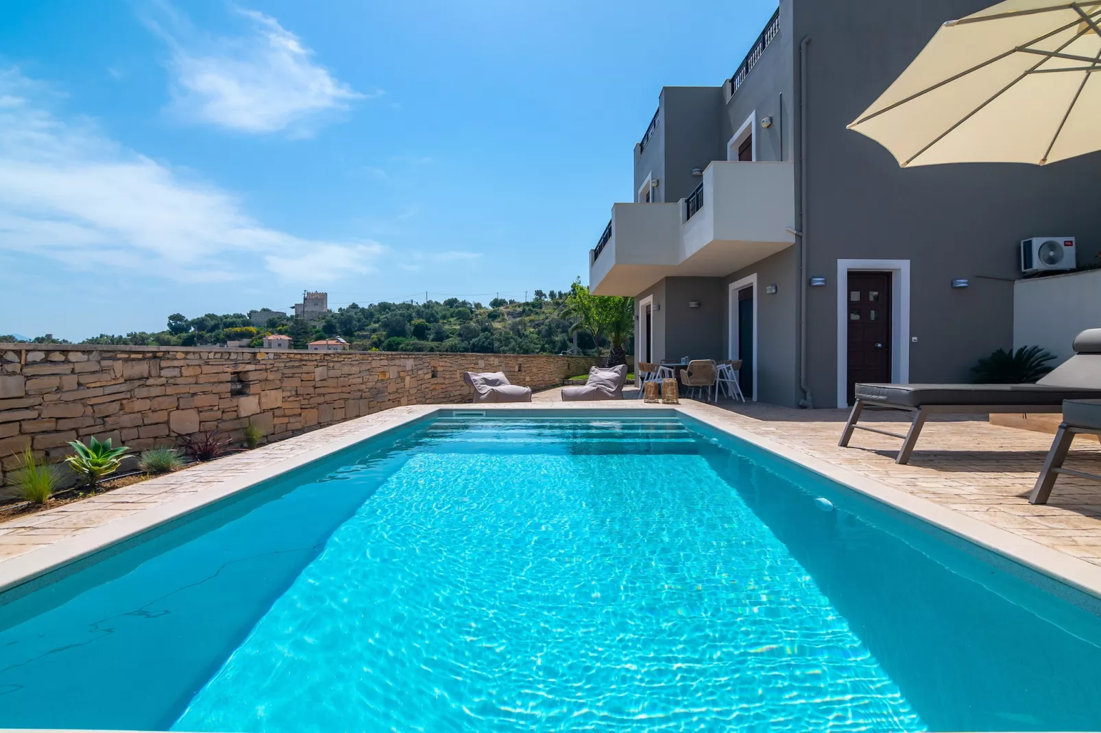 Villaki-Pool