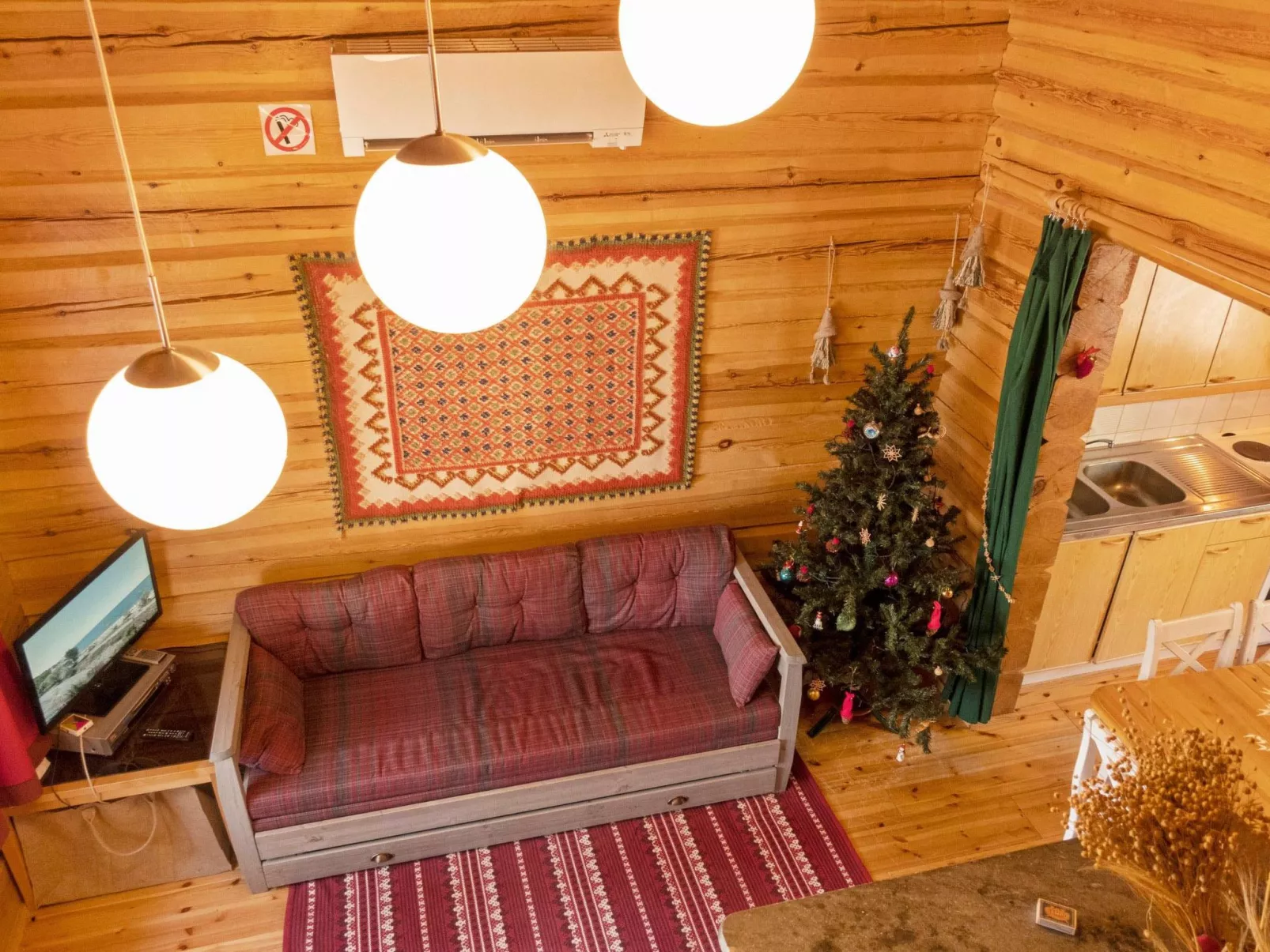 Joulupukin mökki-Inside