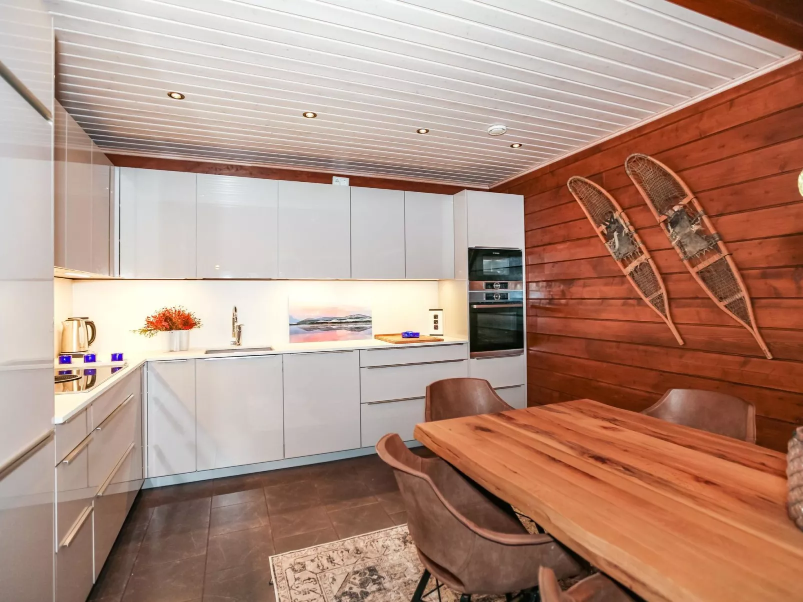 Arctic chalet-Inside