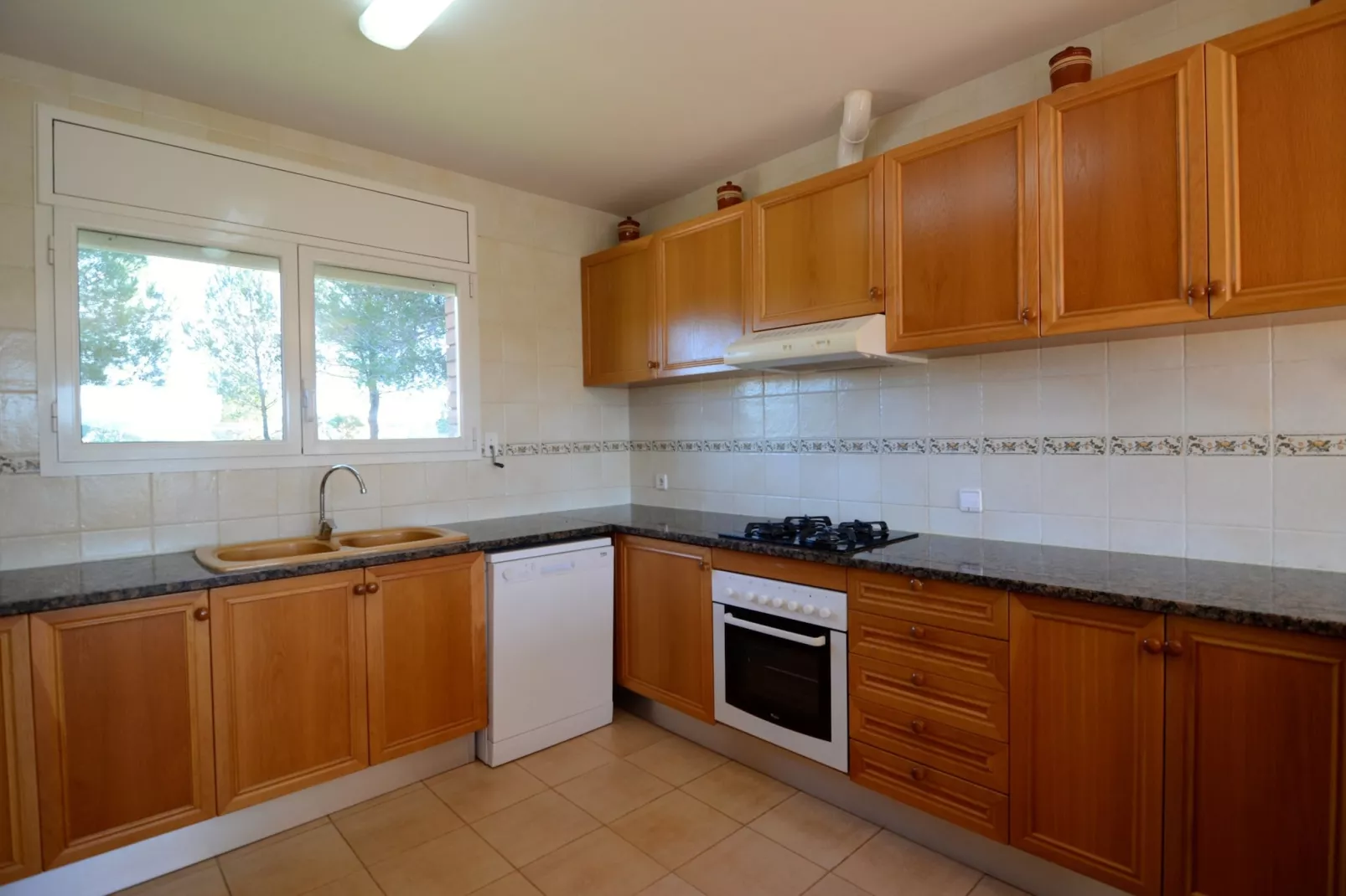 LA ROMAGUERA-Kitchen