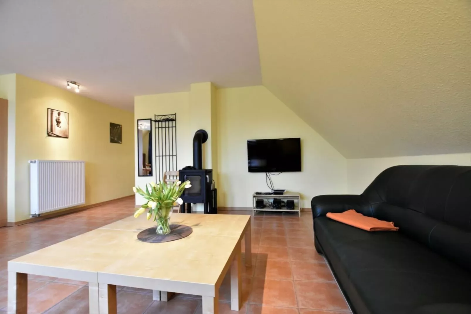 264432-Living room