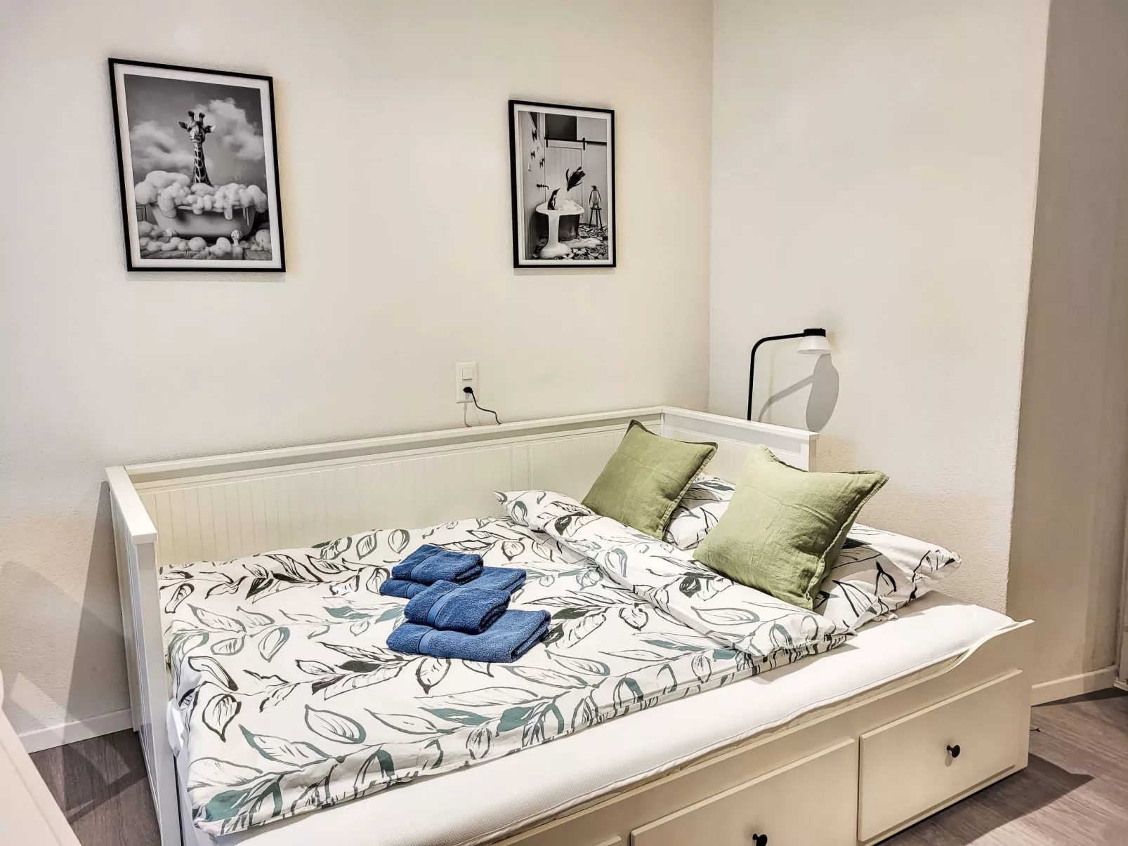 White Locarno Apt.1