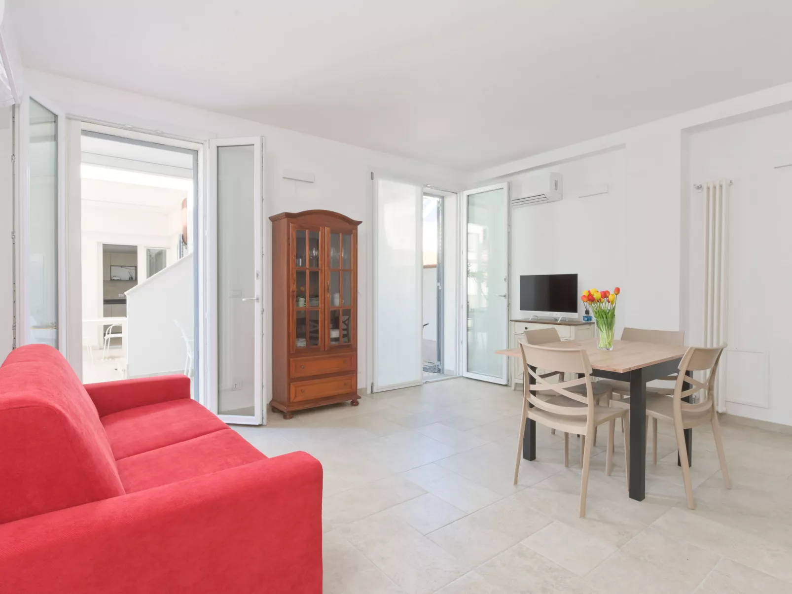 Pianosa I-Inside