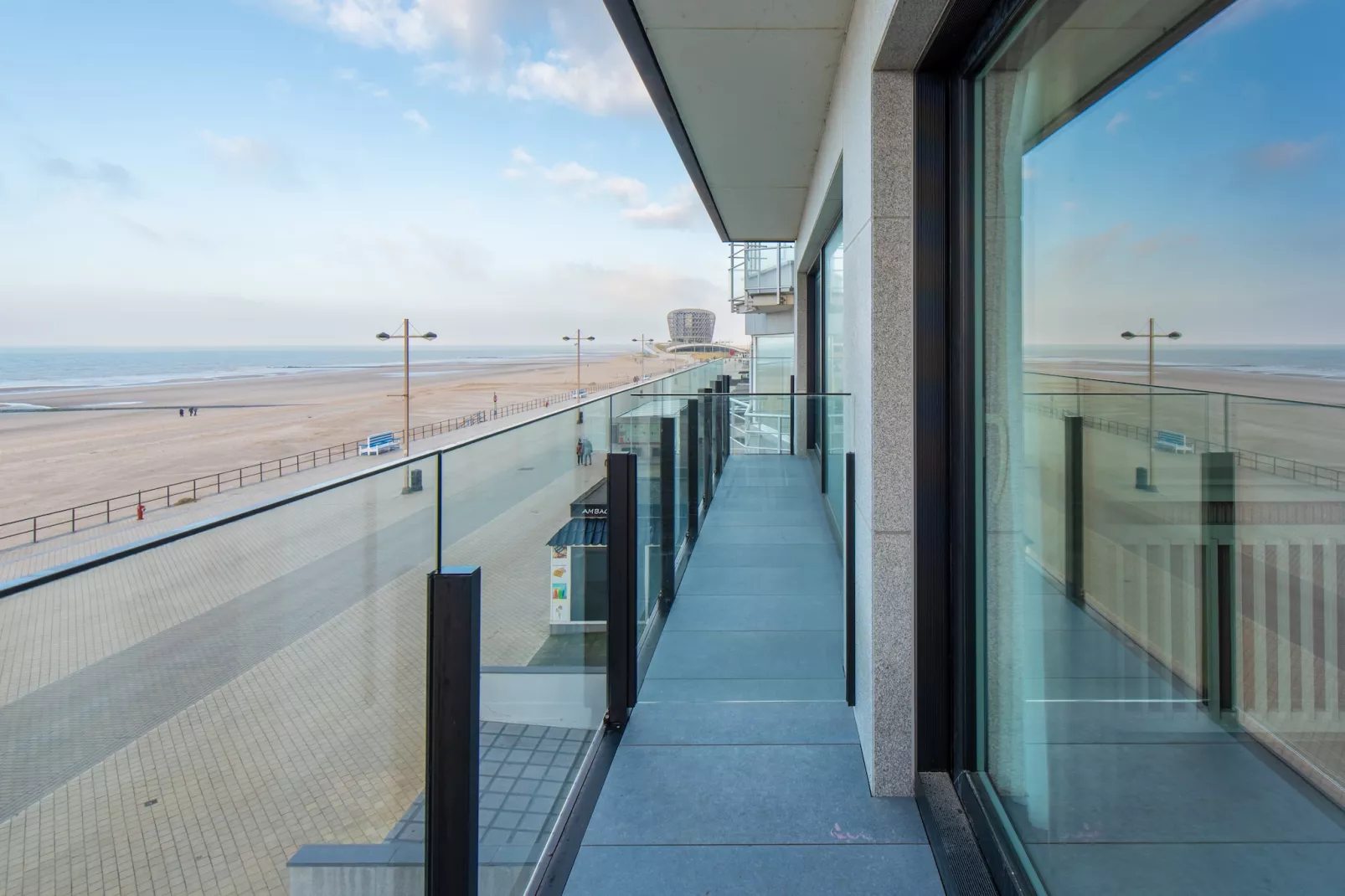 DIRECTOR 0201/ AC2-Terrassenbalkon