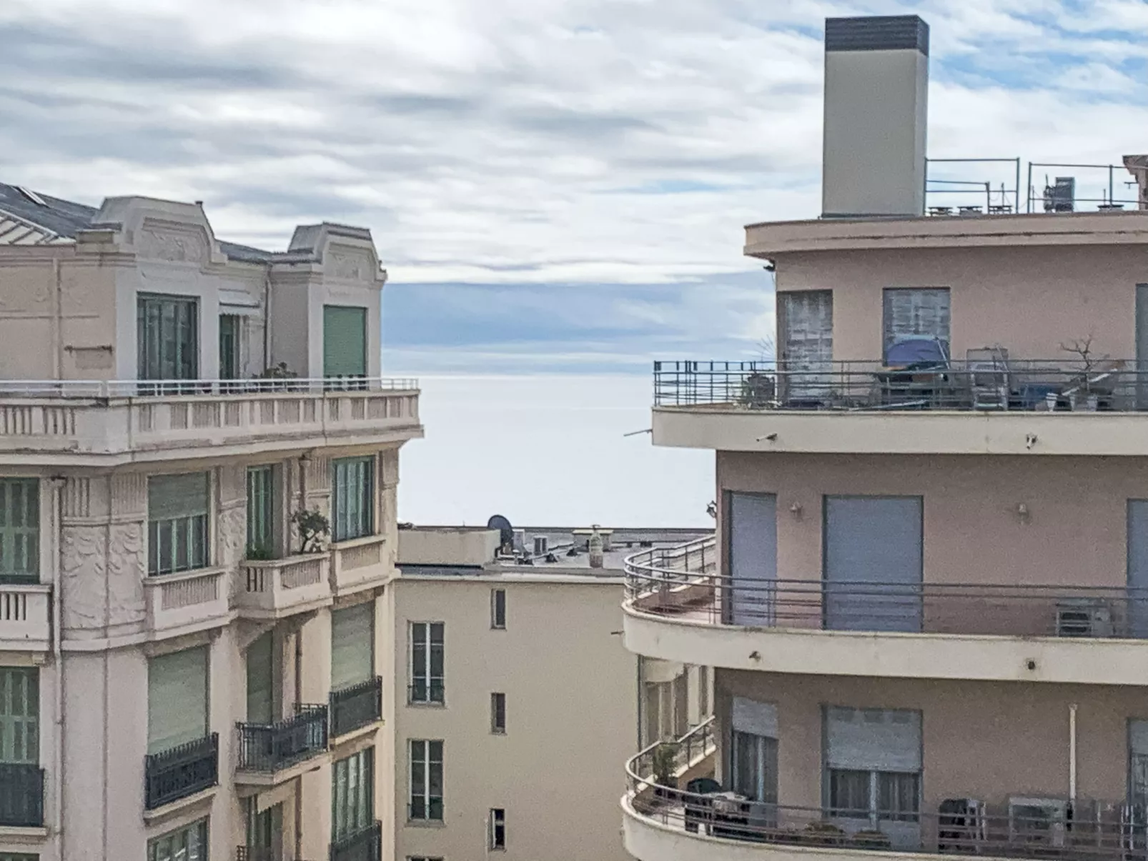 Baie Azur-Outside