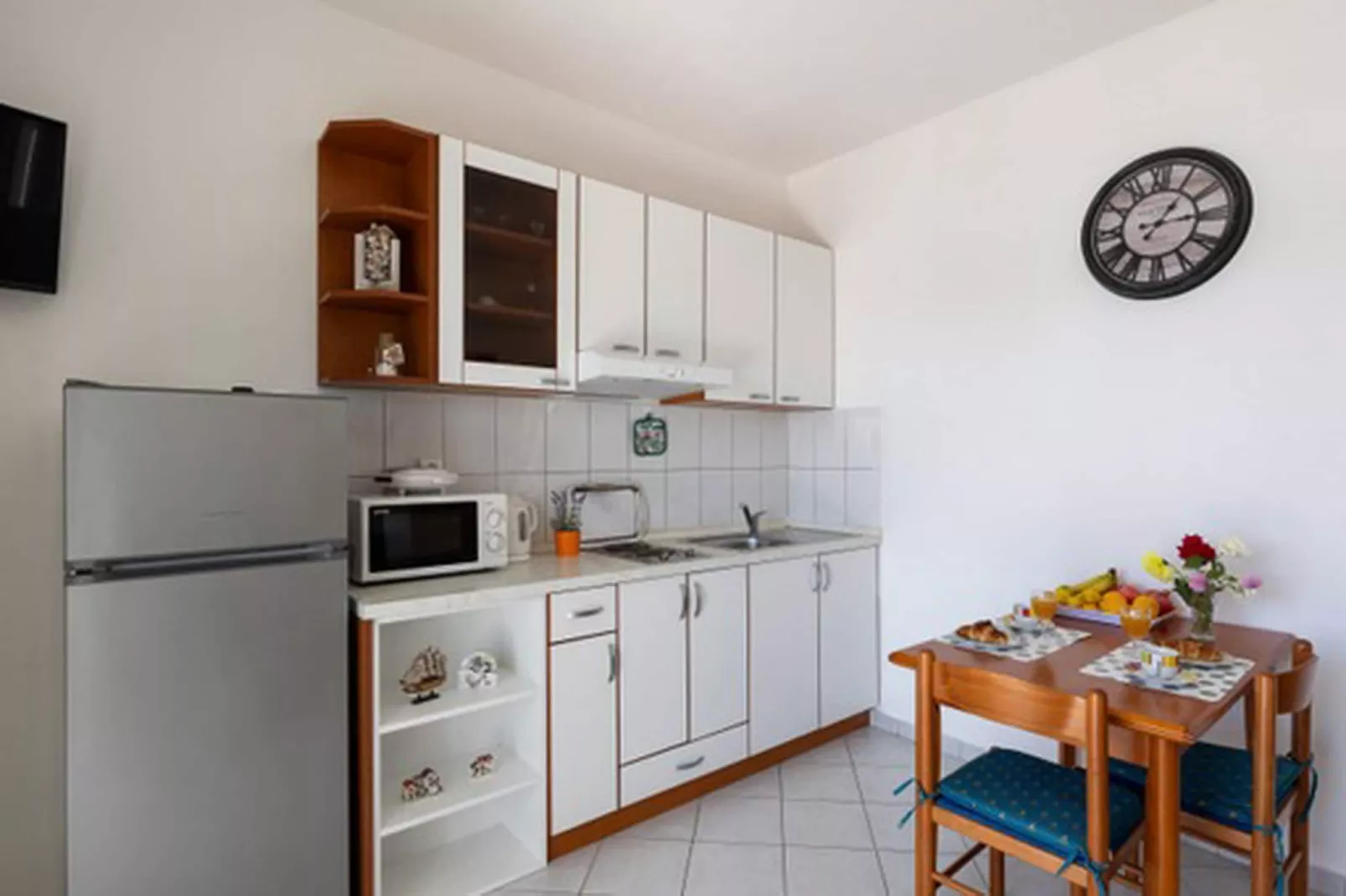 House Rašica - One Bedroom Apartment with Terrace and Sea view (2)-Dining room