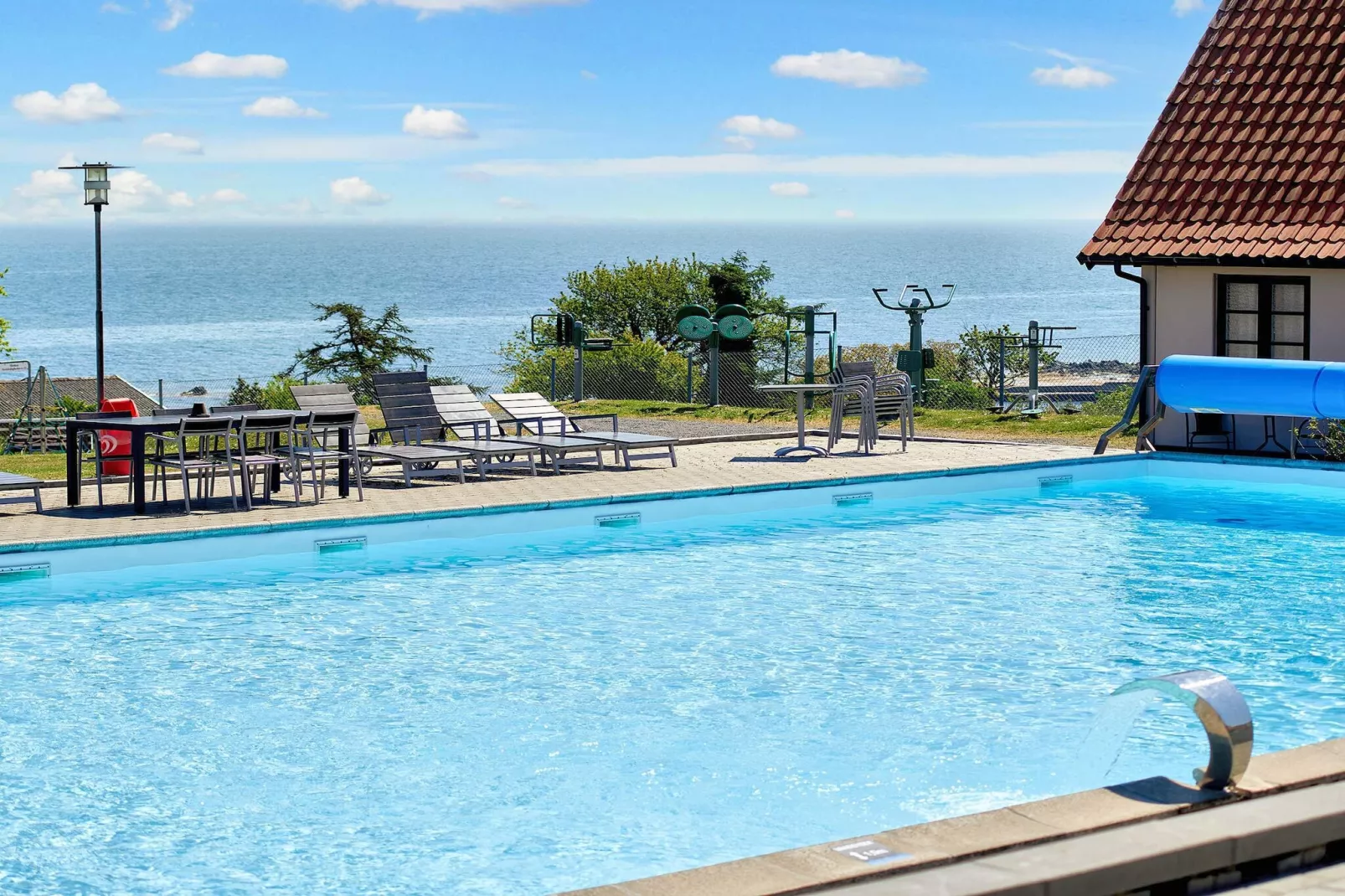 3 room w/seaview-View