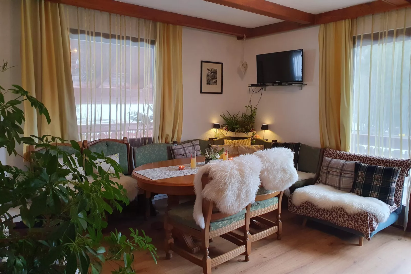 Haus Ella-Dining room