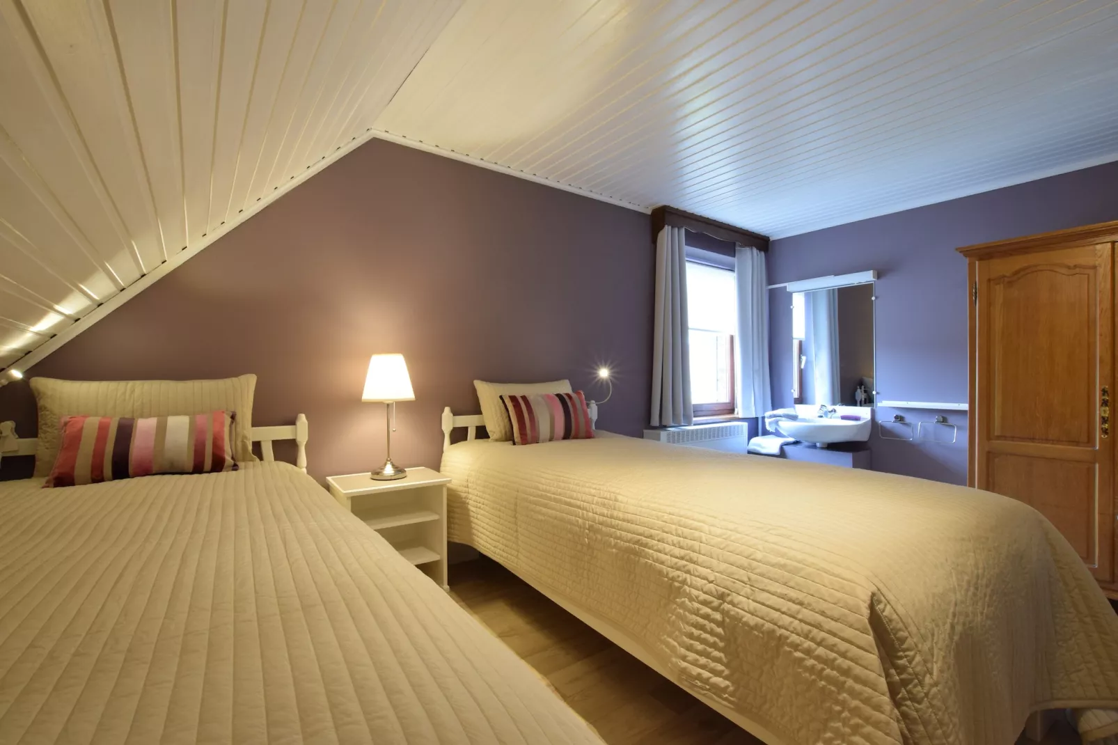 Ô de la roche-Bedroom