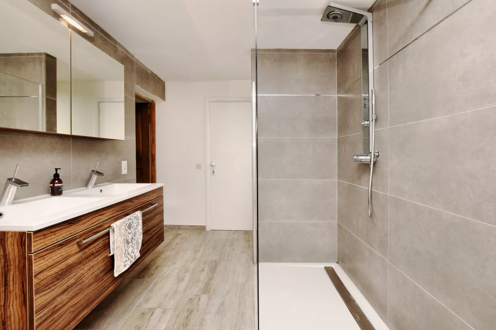 Harnoncourt-Bathroom