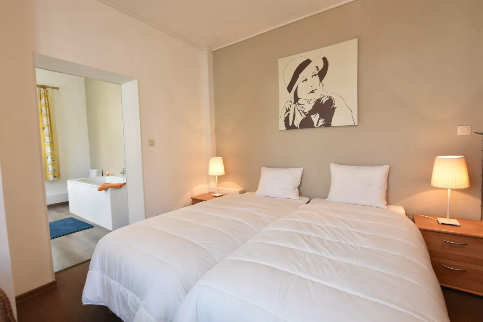 Het huis van Amelie 12  pers maximum-Bedroom