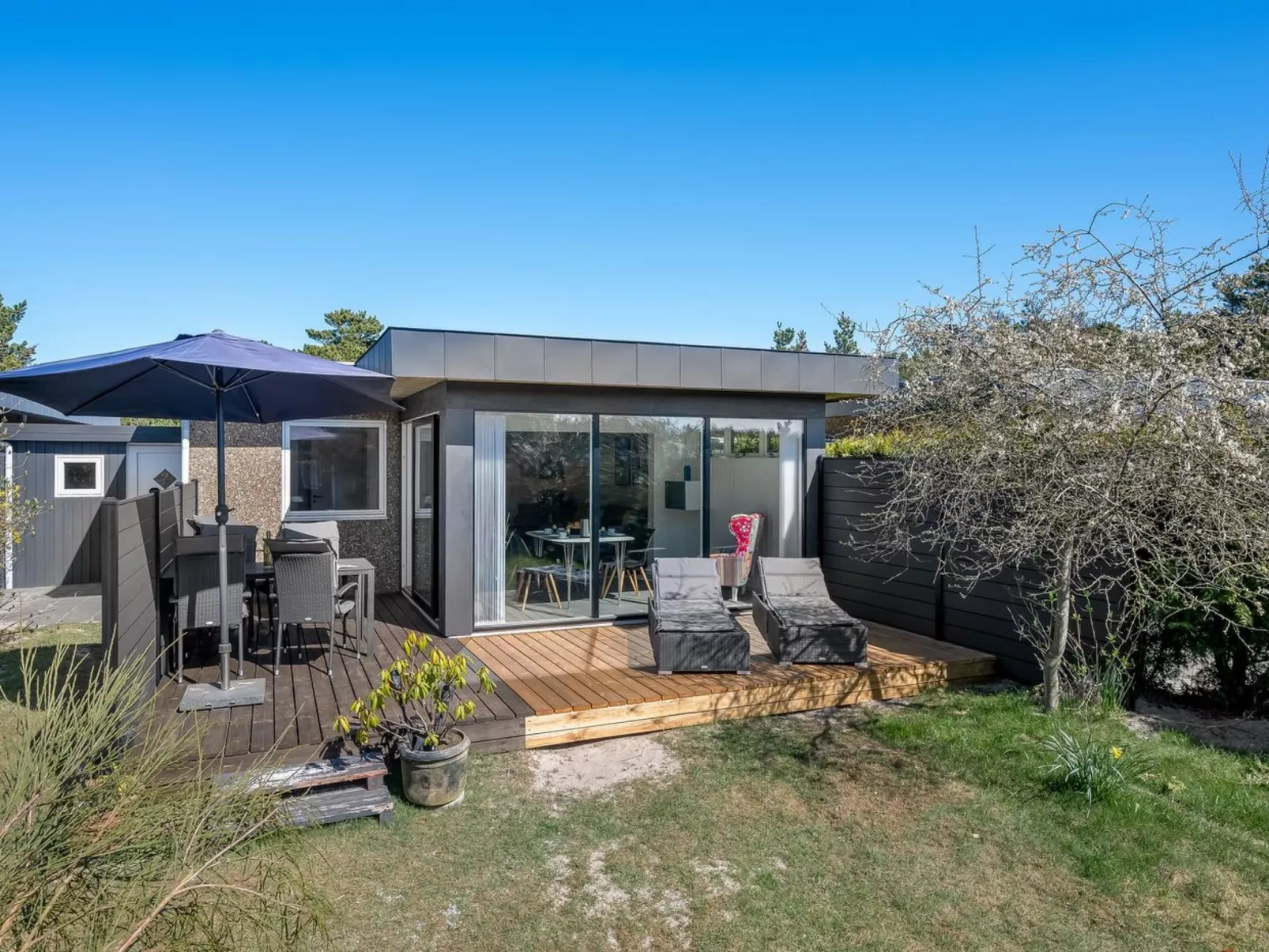 "Clemence" - 900m from the sea-Draußen
