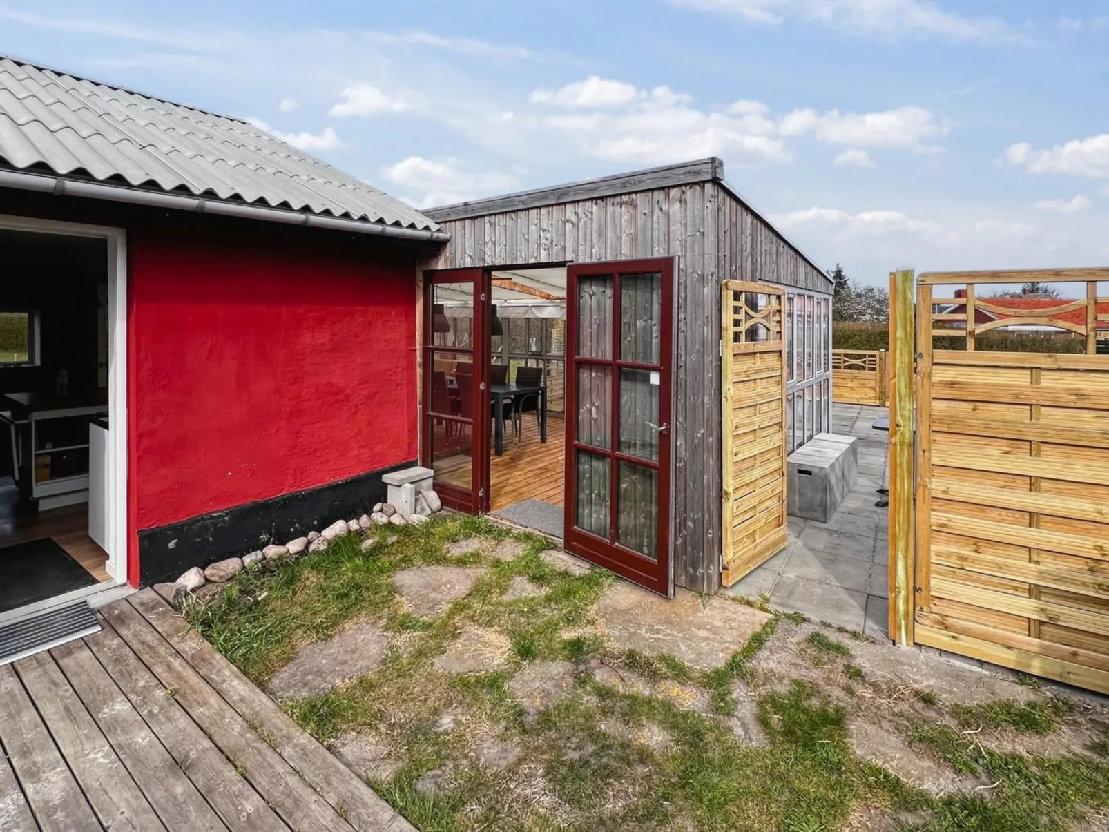 "Erblin" - 250m from the sea-Outside