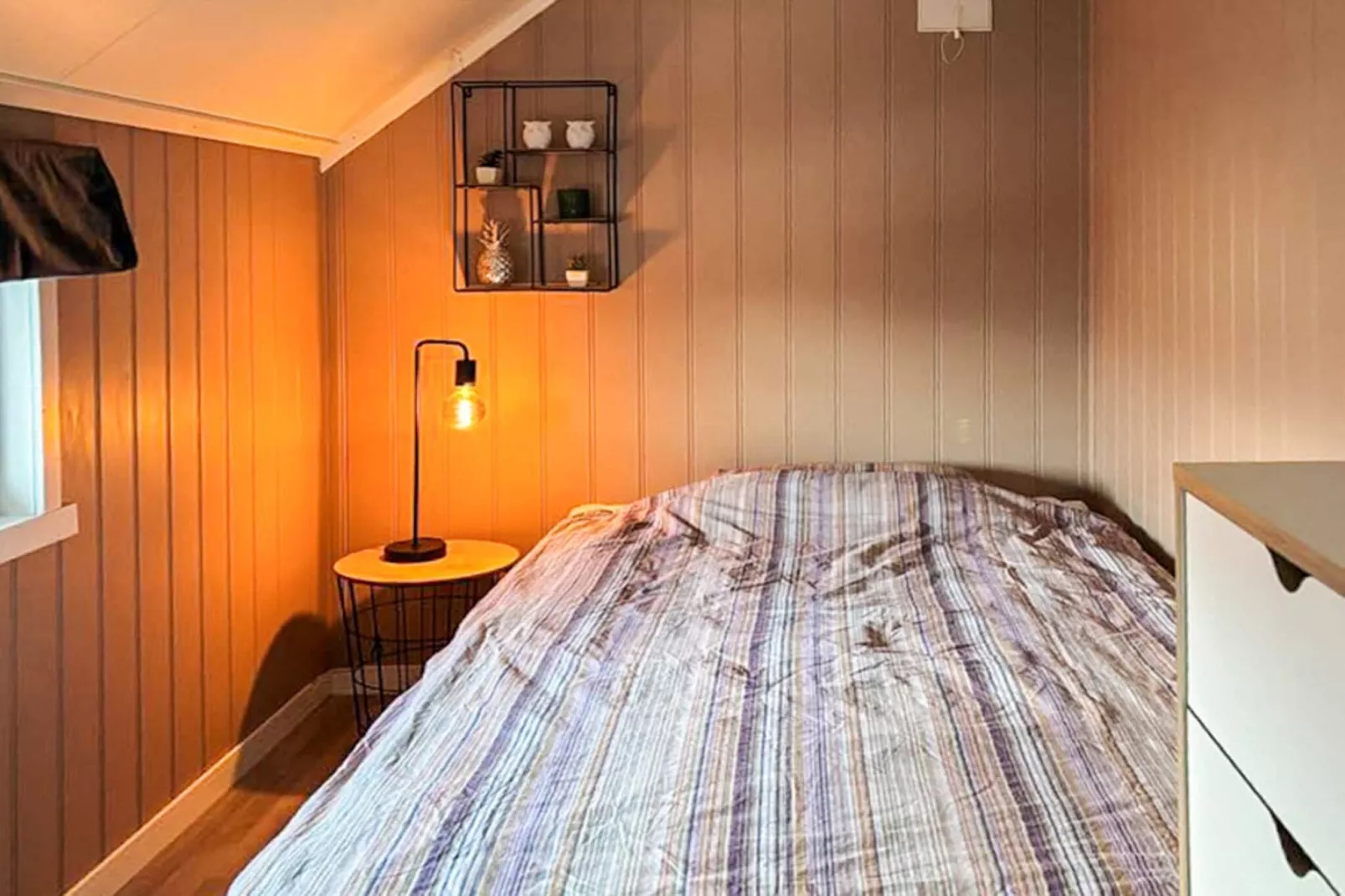 4 person holiday home in Stonglandseidet-By Traum-Indoor