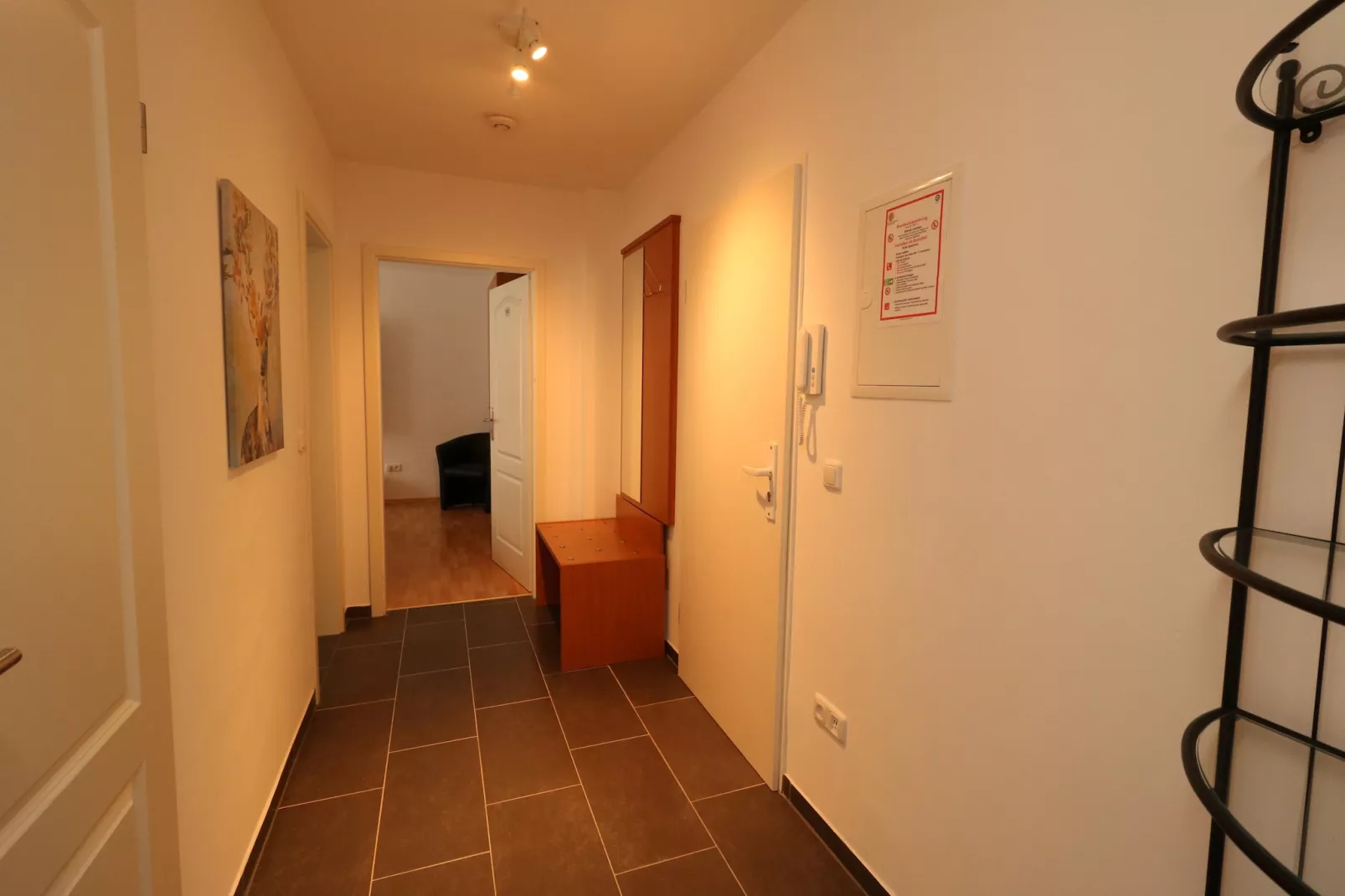 Zentrales Apartment in Messenähe-Image-tags.