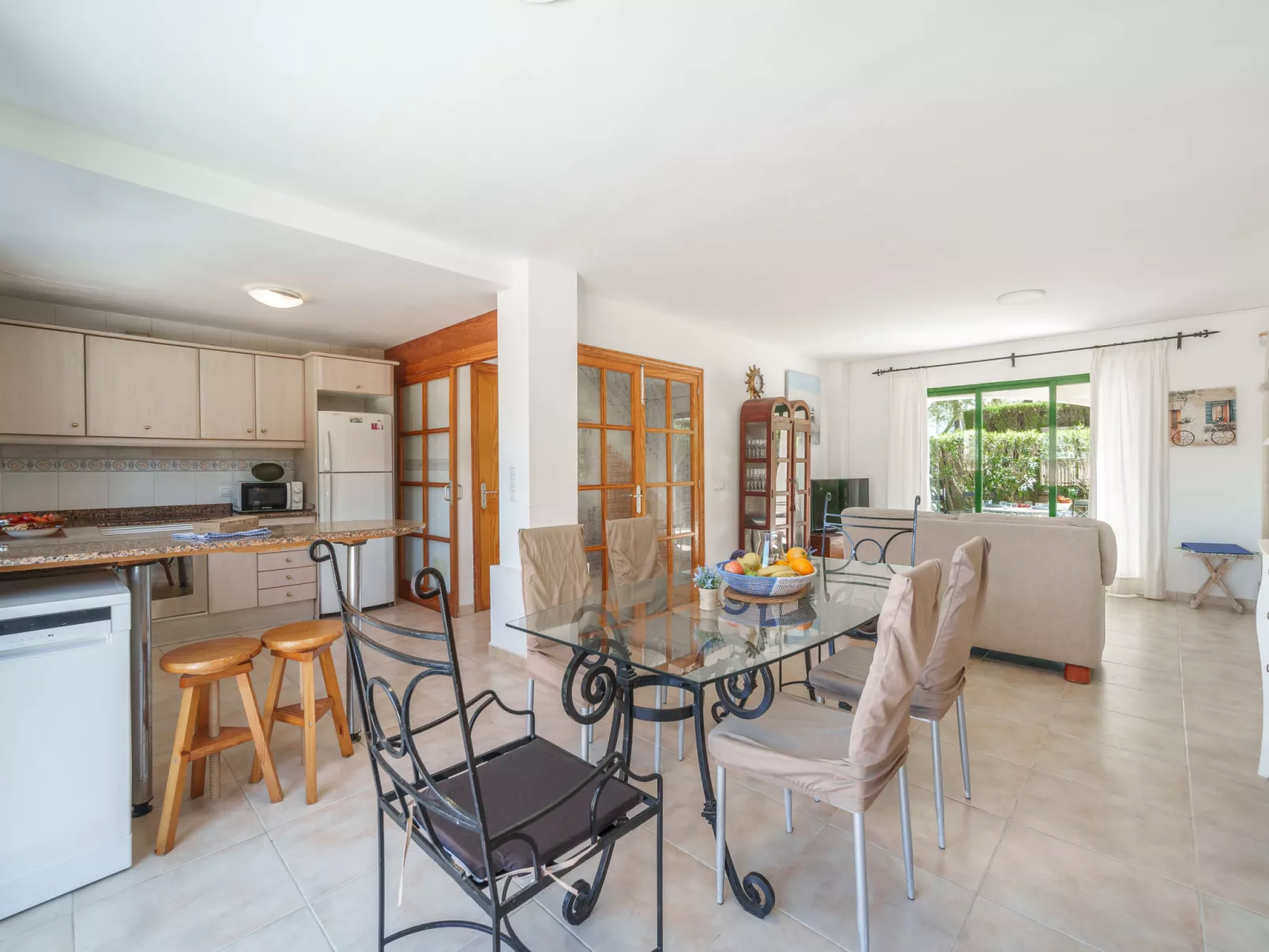 Sunwing Beach-Inside