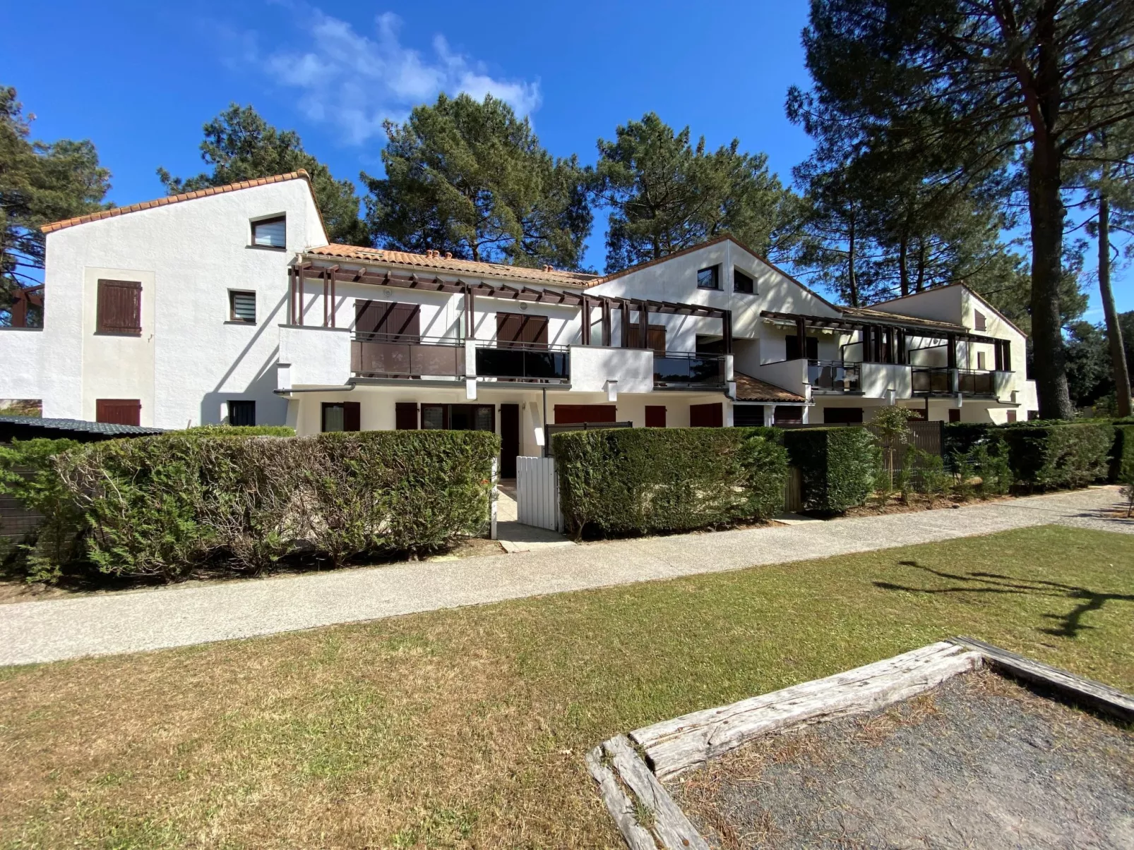 Hameau de Talaris-Outside