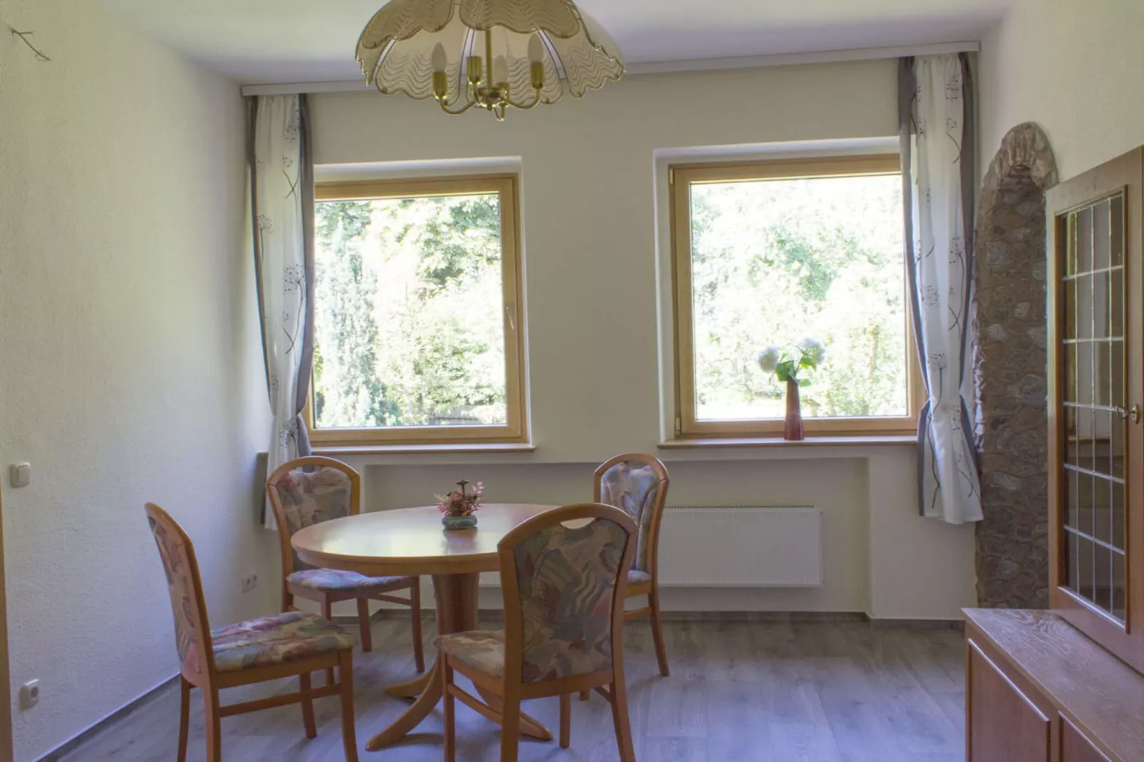 76259-Dining room