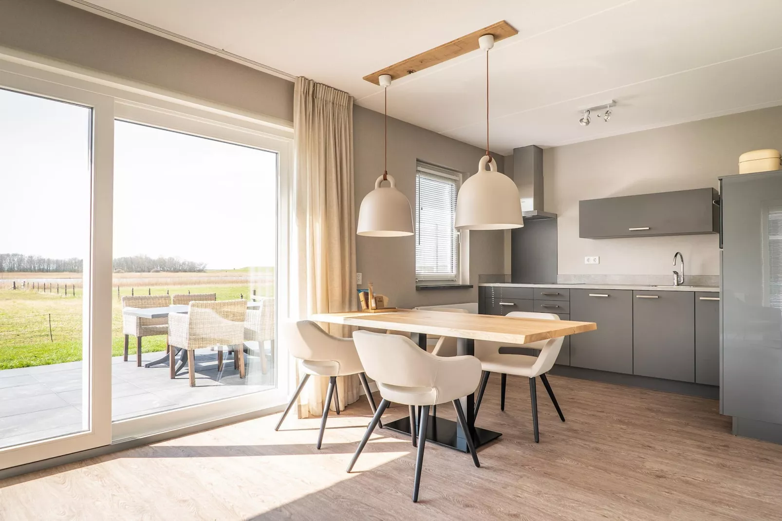 Bungalow Roggesloot A-8a-Esszimmer