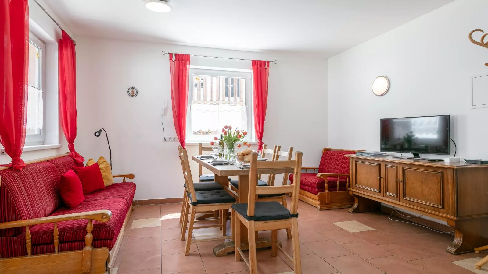 Haus Oliver 3-Dining room