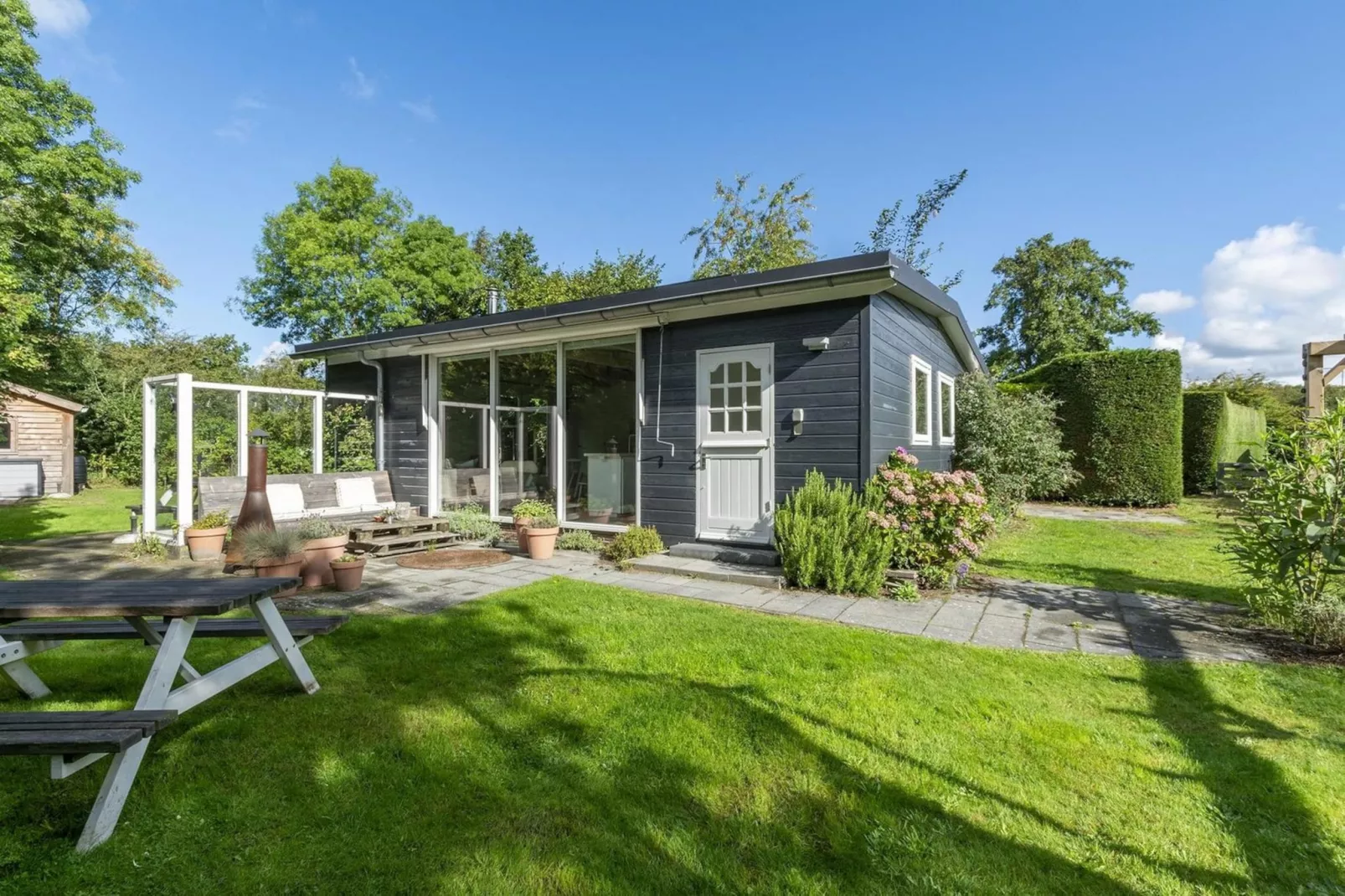 Eureka 109-Exterior summer