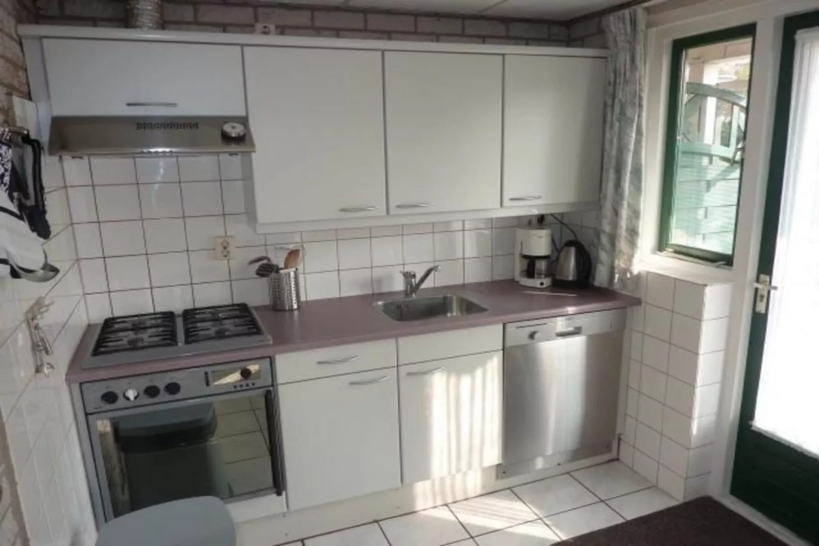 Schoneveld 369 Strandparel Breskens-Kitchen