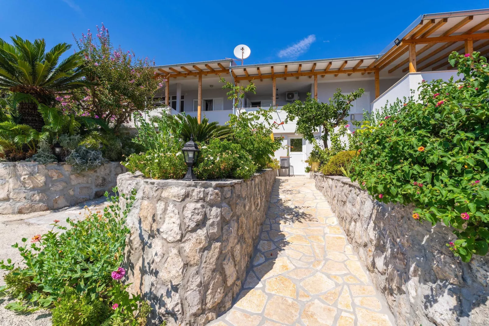 Apartments Djurkovic - Two-Bedroom Apartment with Shared Terrace and Sea View-Outdoor