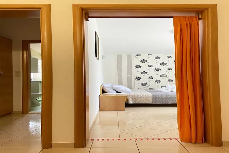 Apartments Tiho  & Jelena - Studio Apartment with Balcony and Sea View (Fureal)-Bedroom