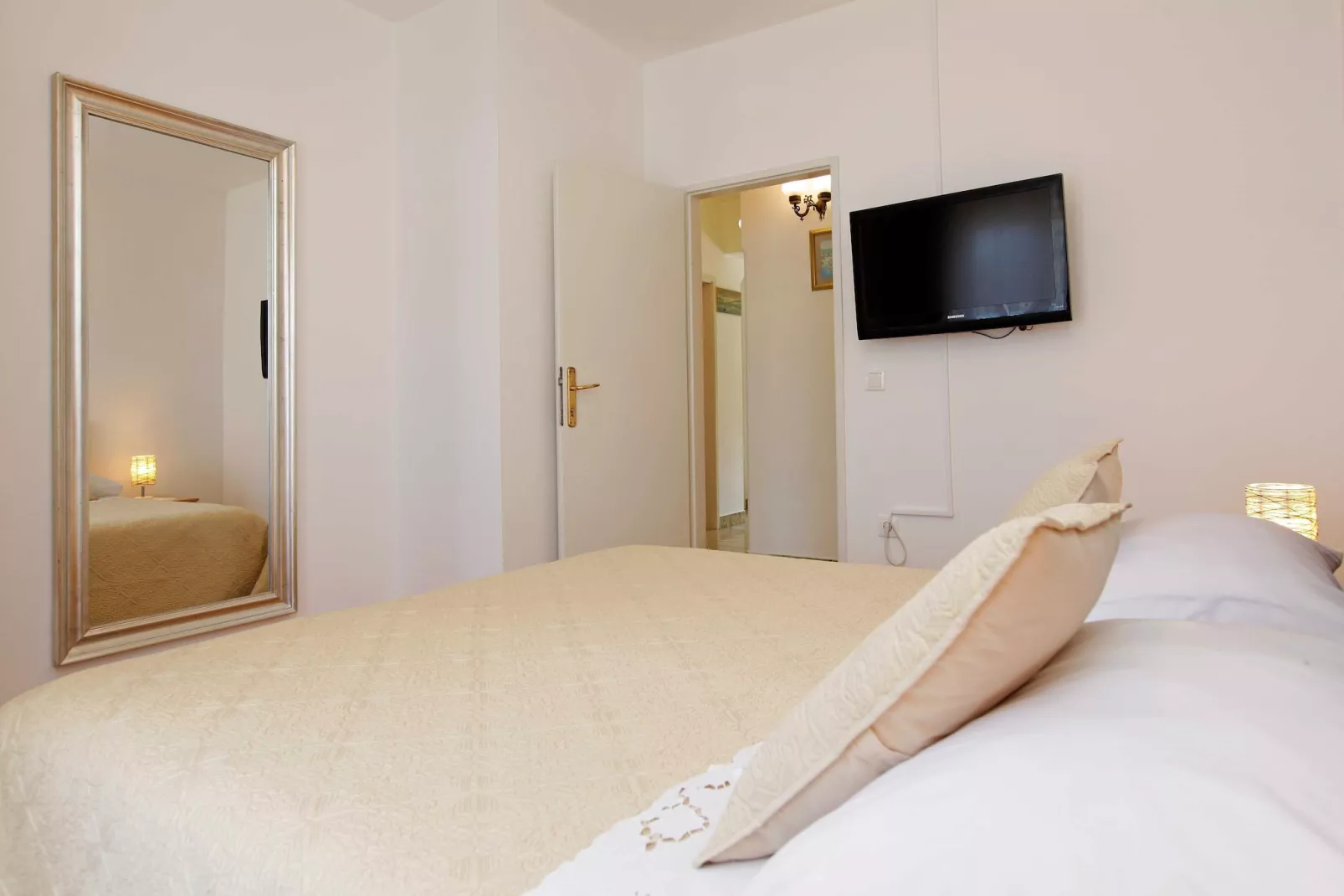 Sunshine Apartment Doda - Three Bedroom Apartment with Balcony and Sea View-Bedroom
