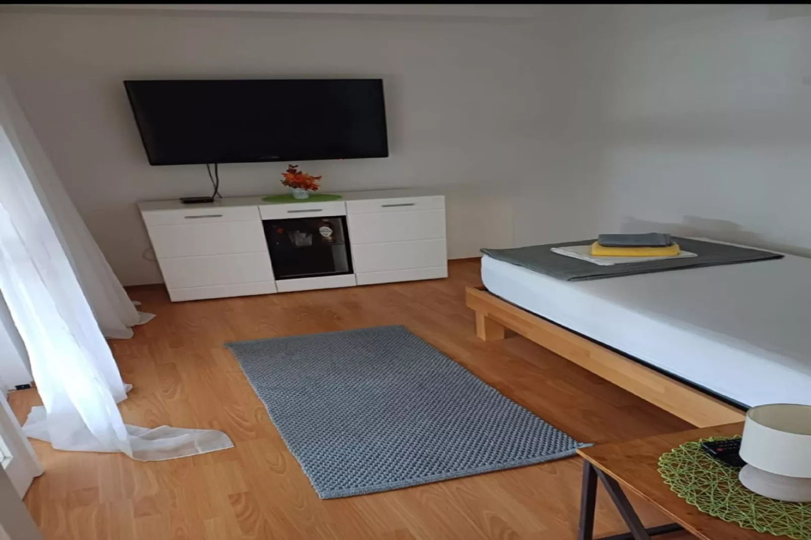 Apartment Alba - Three Bedroom Apartment with Loggia-Chambre