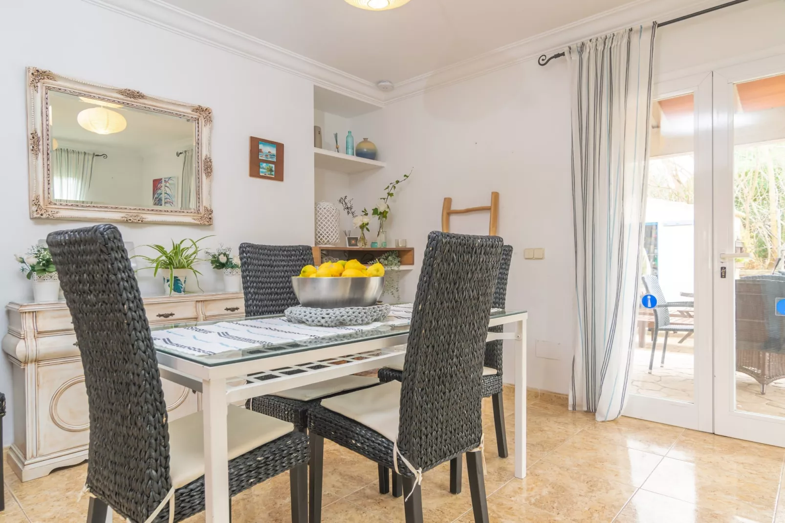 Can Content-Dining room