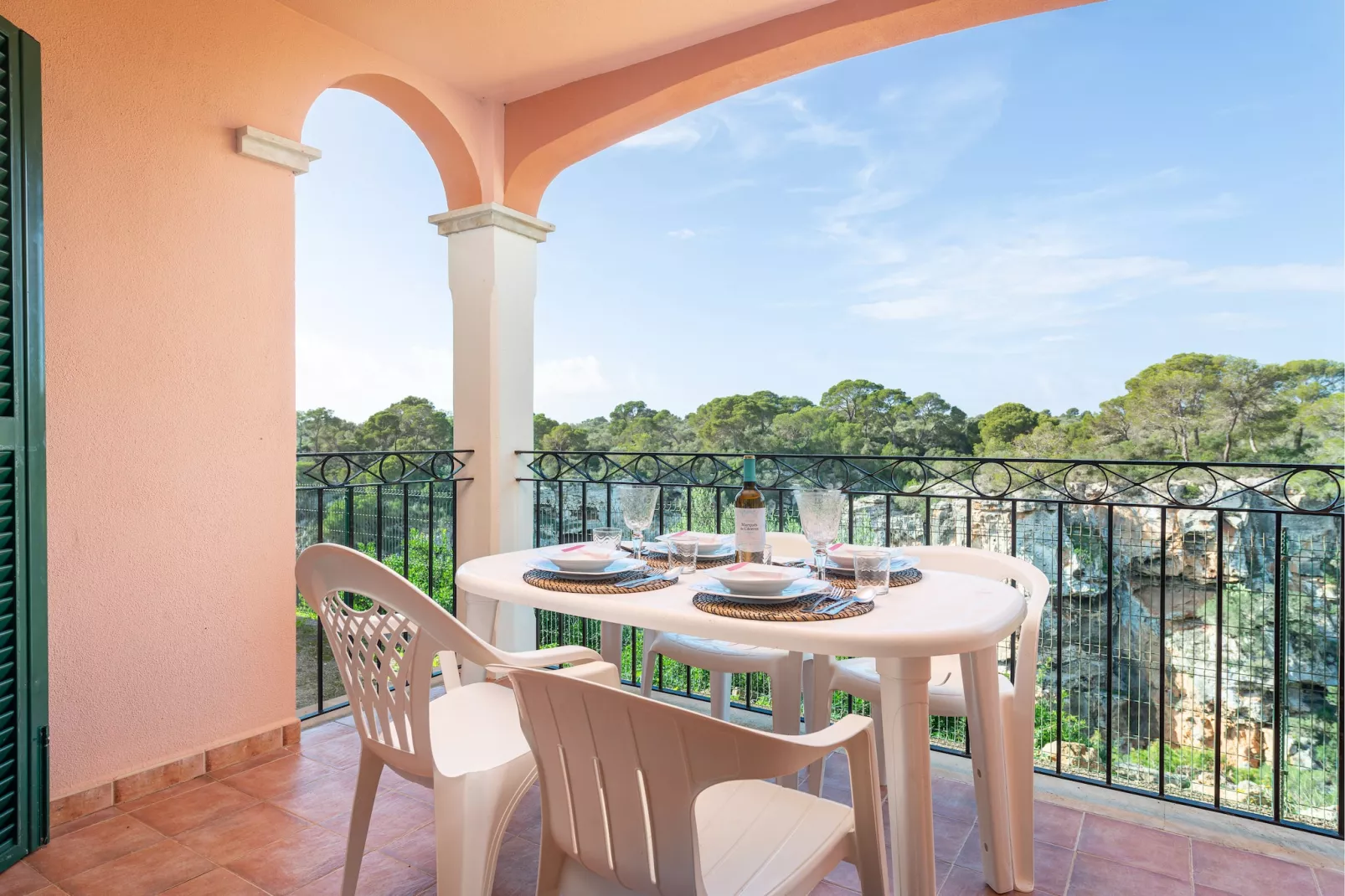 The Torrent's Observer Holiday Home-Terrace balcony