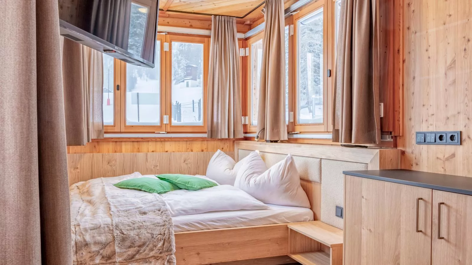 Deluxe Zirberl Top 1-Bedroom