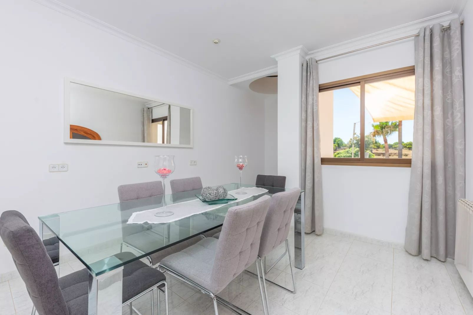 Es Desaigua-Dining room
