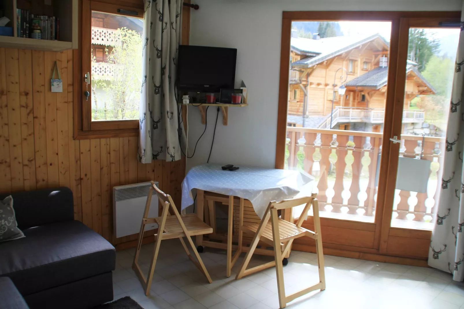 Christina CR19 FAMILY & MOUNTAIN 3 Pers.-Dining room