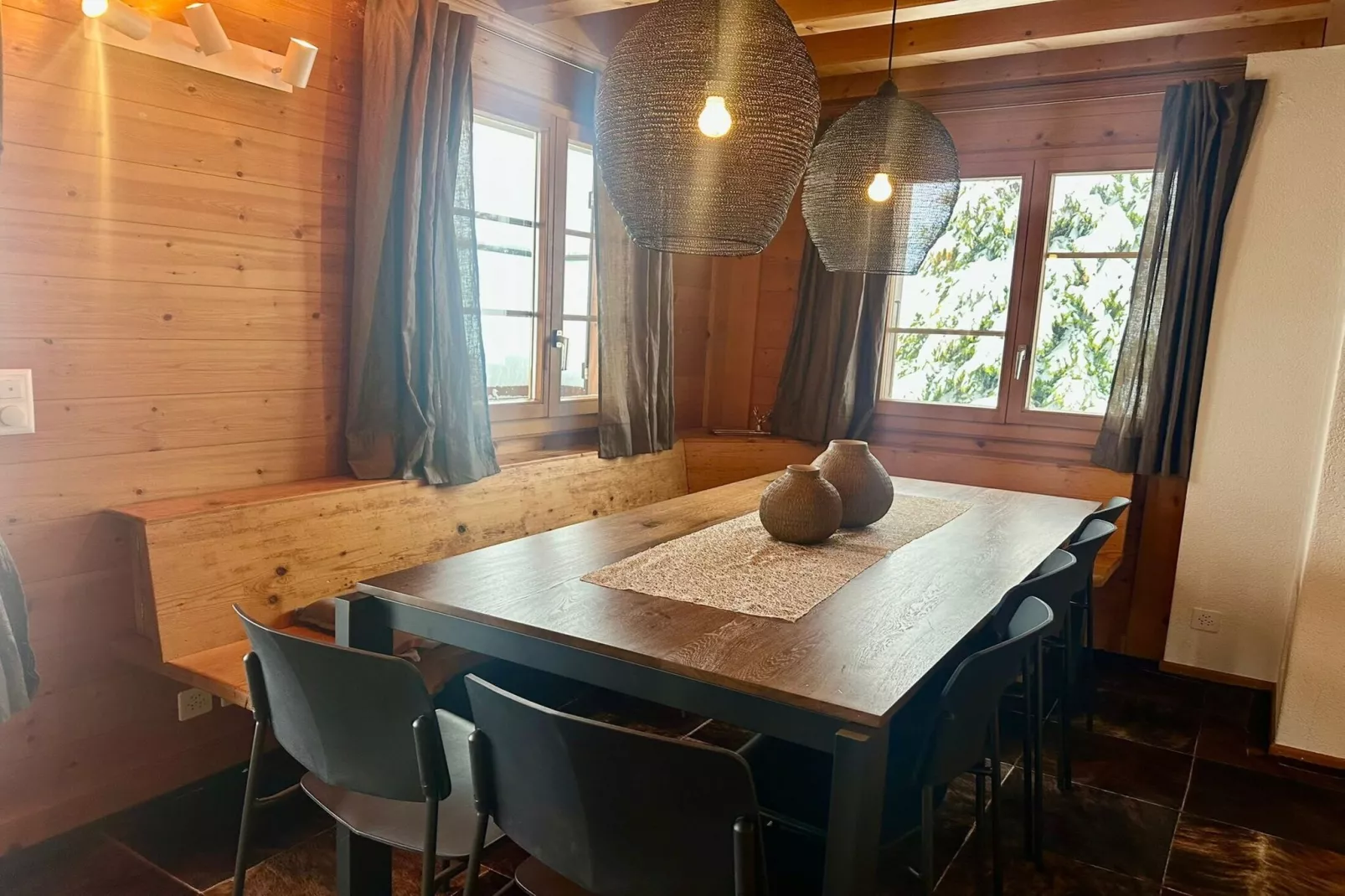 Chalet Bliss Spacious Six Bedrooms And Breathtaking Views-Dining room