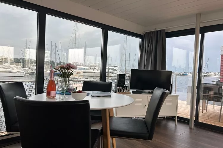 Floating 44 - Boot 1 Nikse / 3 Personen-Außenbereich Sommer