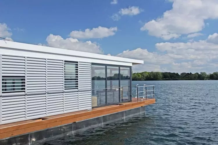 Floating 44 / Boot 4 / 3 Personen-Exterior summer