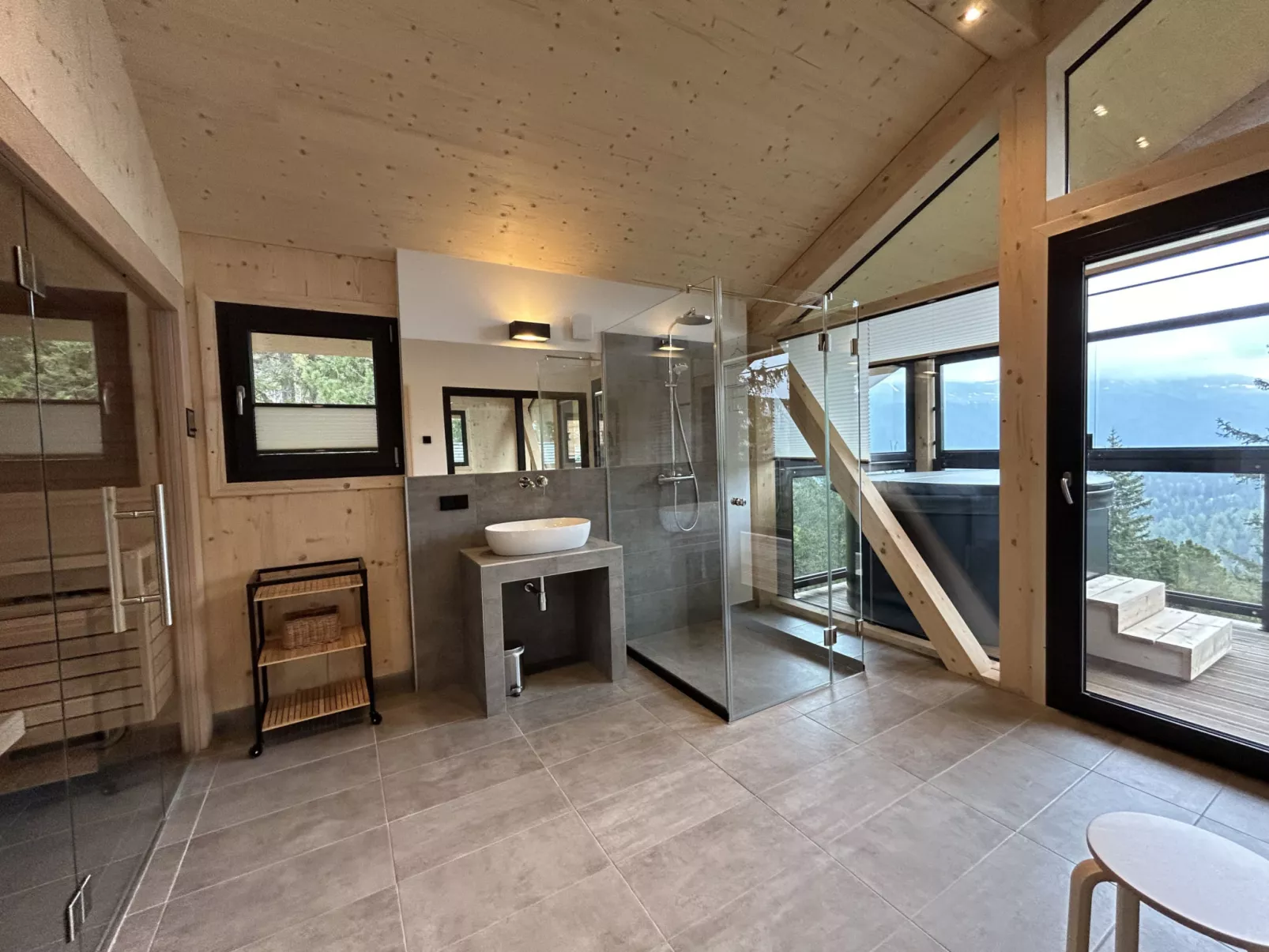 Superior # 13 mit Sauna & Hot Tub-Inside