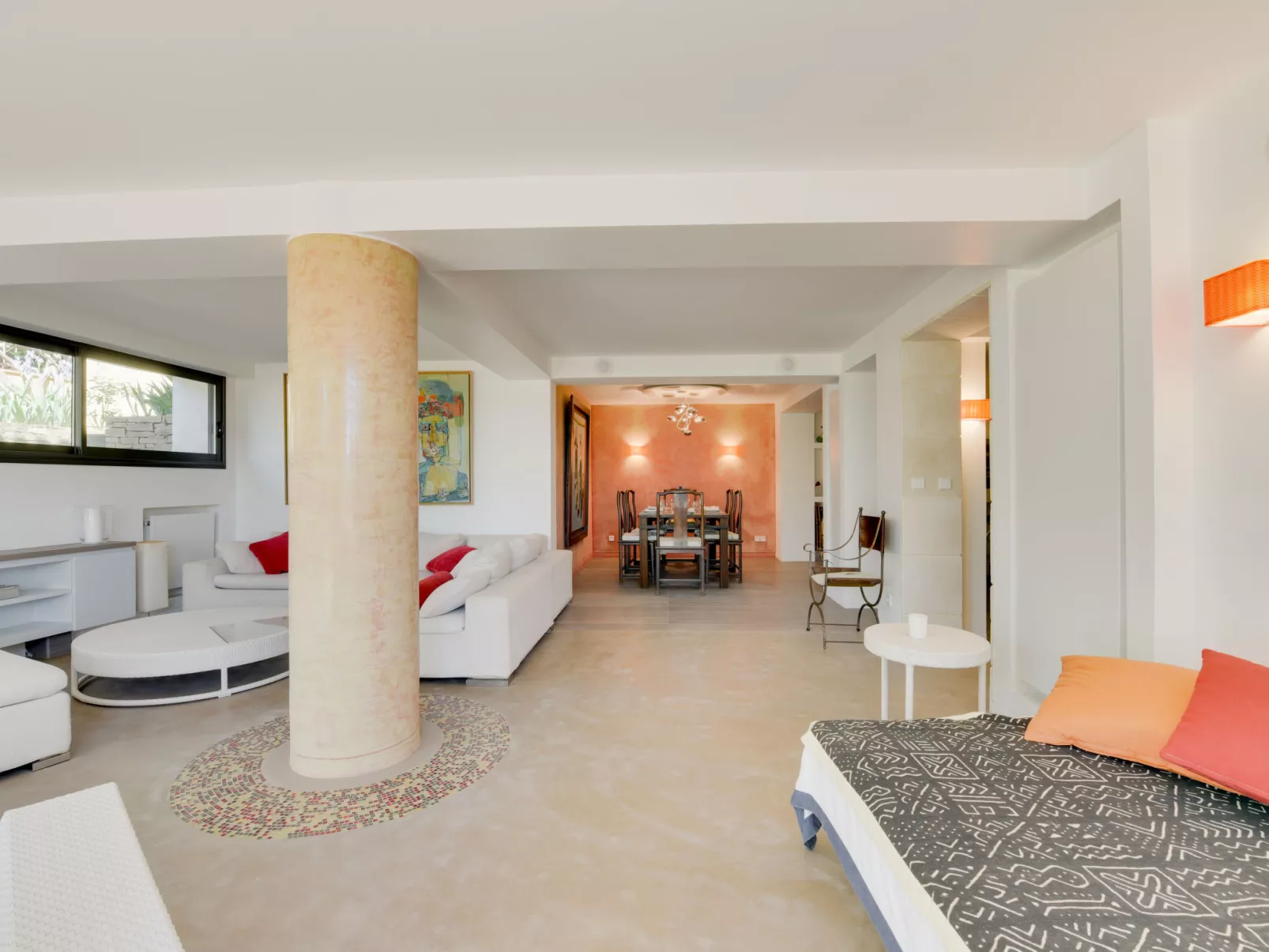 Villa La Romane-Inside