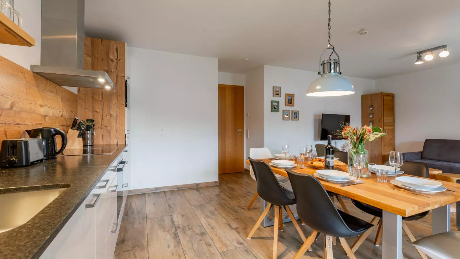 Tauern Suites Mitterwirt TOP 202-Dining room