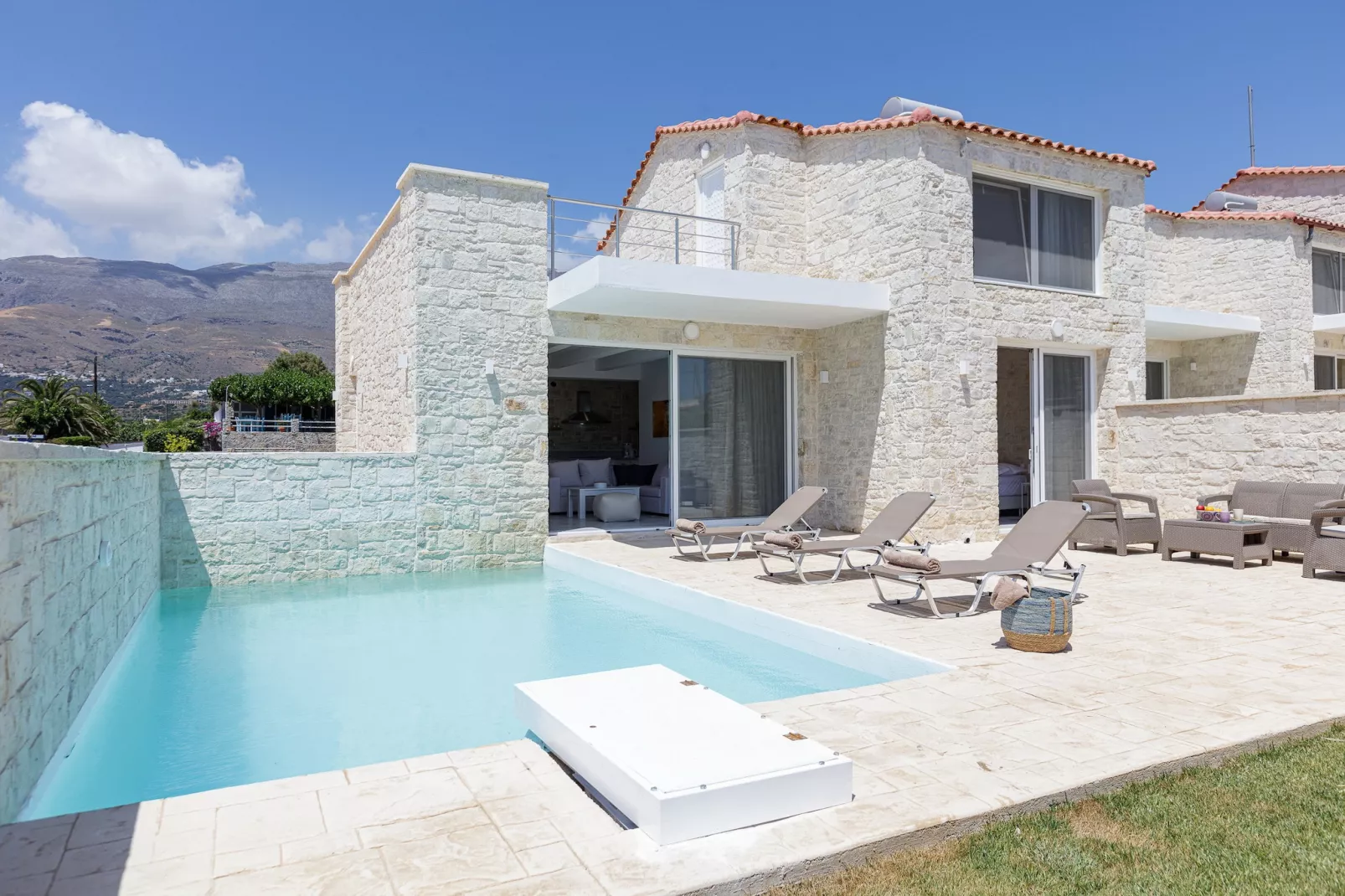 Mythos 1-Piscine