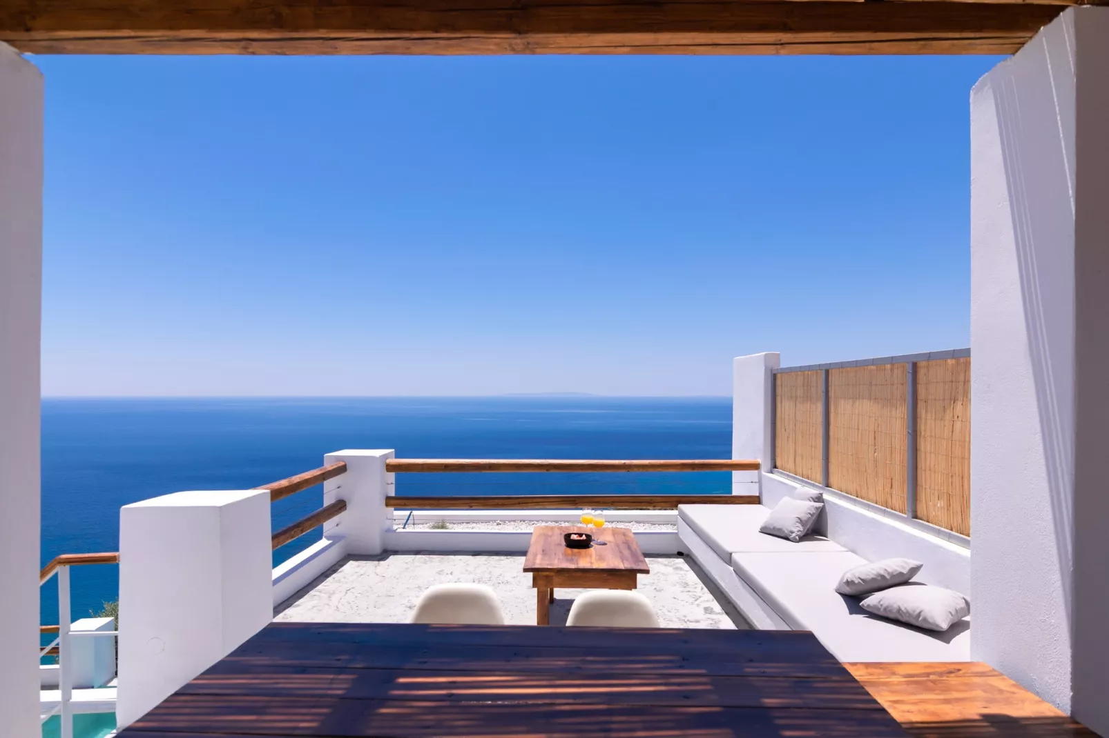 Pyrgos Exclusive 1