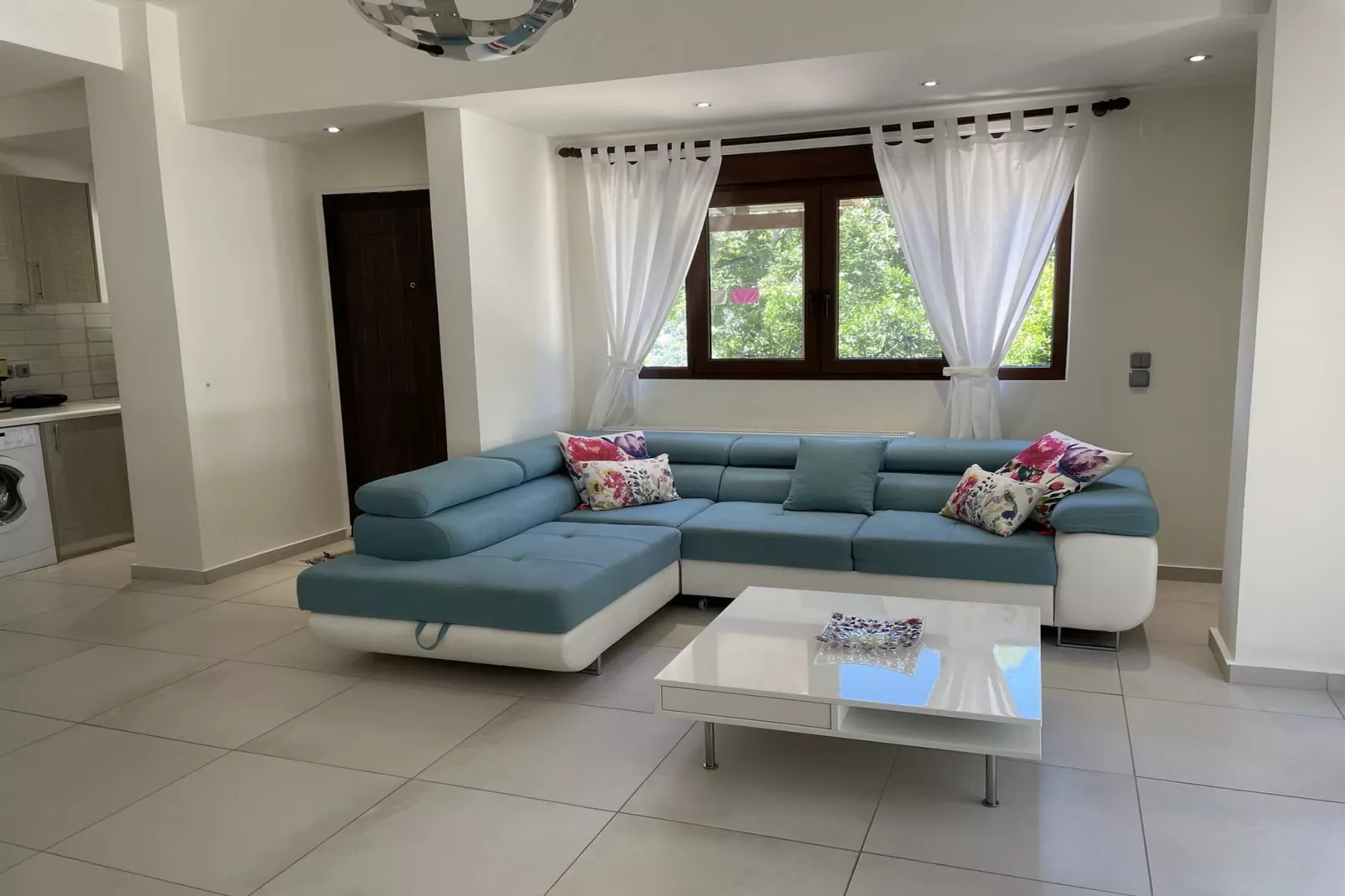 Pura Vida-Salon