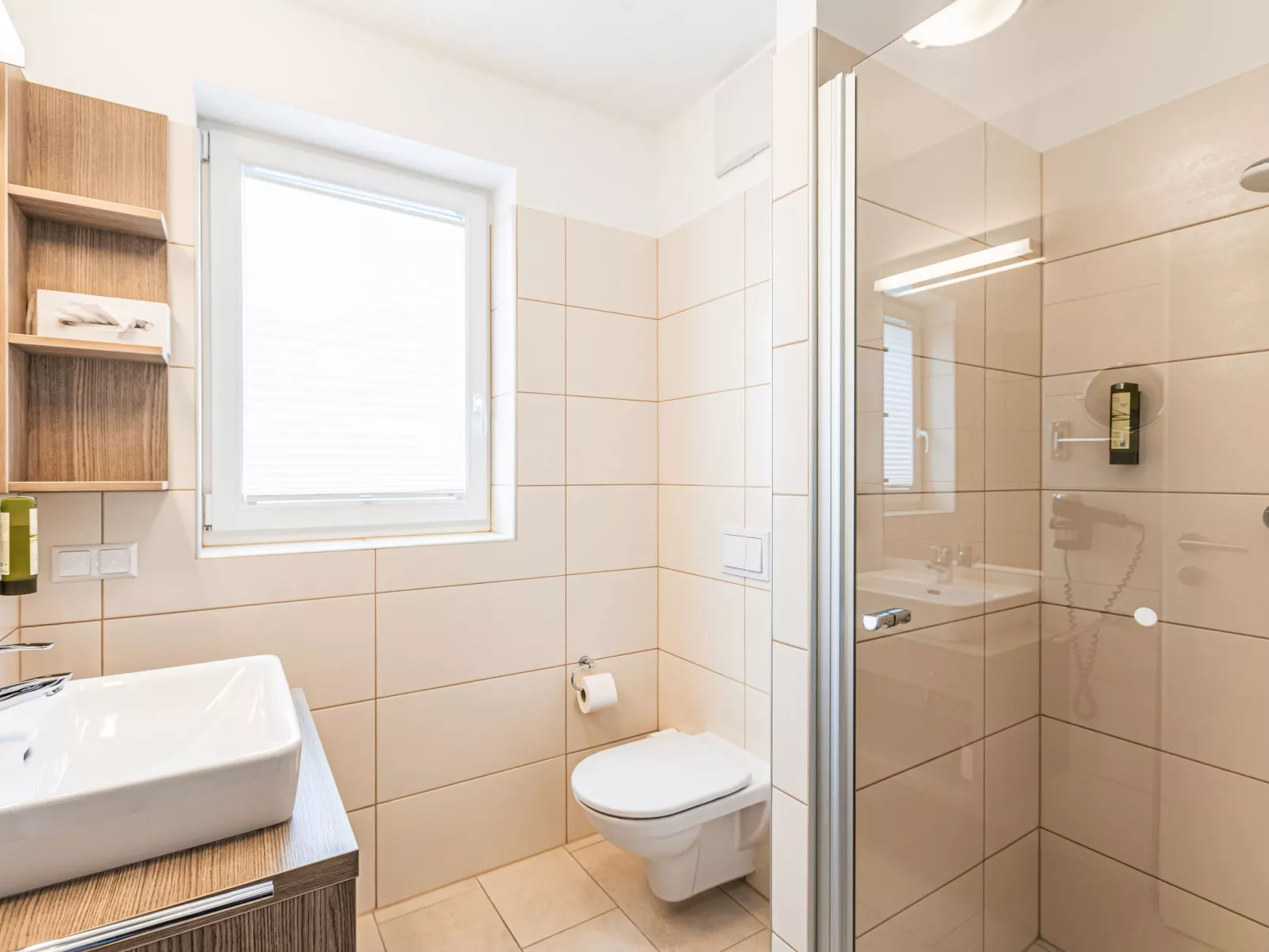Mit 4 Schlafzimmern und Sauna-Inside